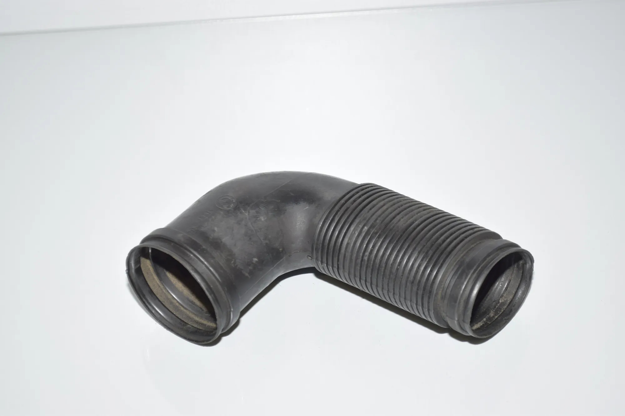 Air Intake Tube – OEM 1744481 · BMW 5 (E39) BMW 5 (E39) 520 i 1997 – 3