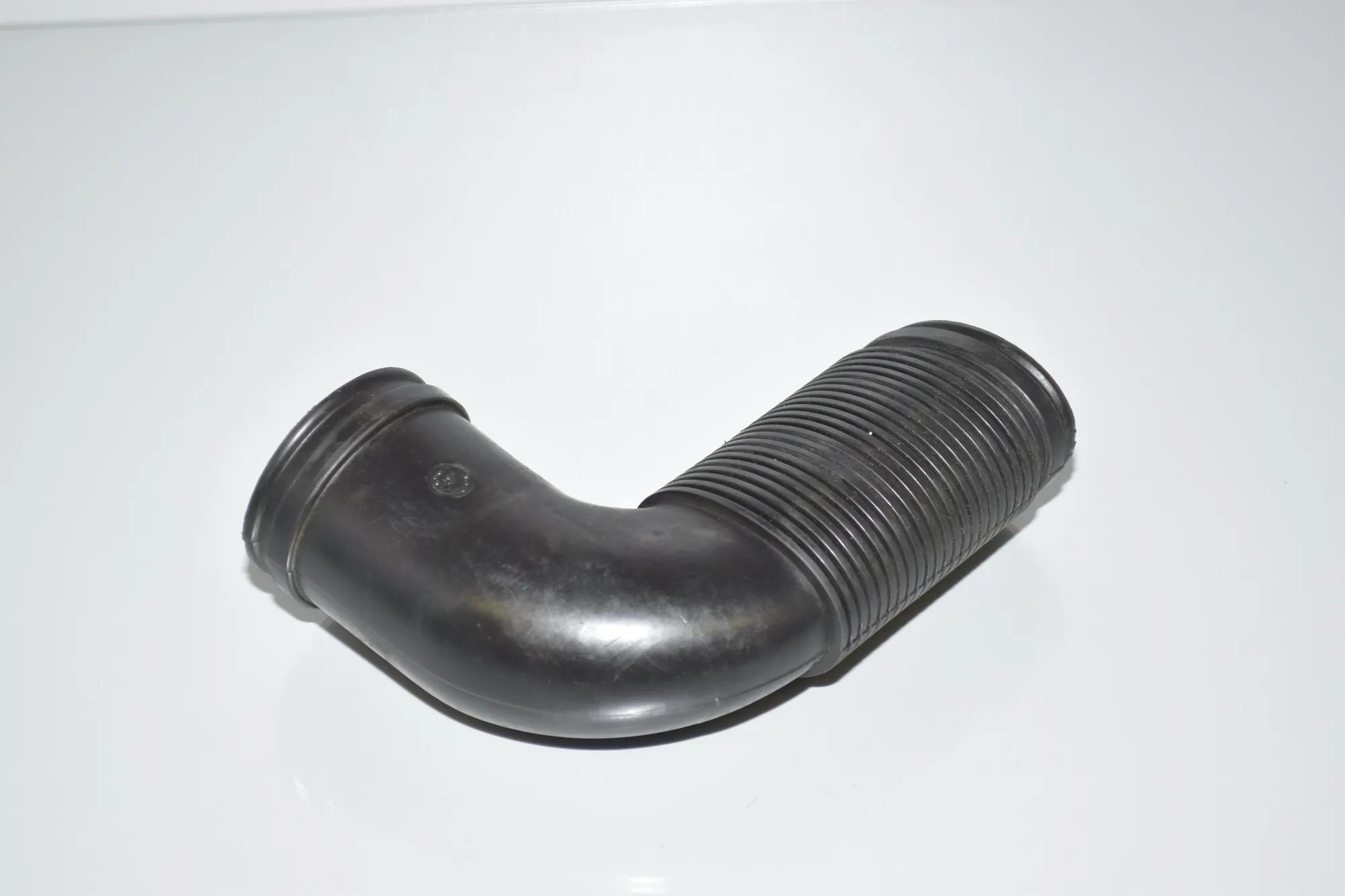 Air Intake Tube – OEM 1744481 · BMW 5 (E39) BMW 5 (E39) 520 i 1997 – 4