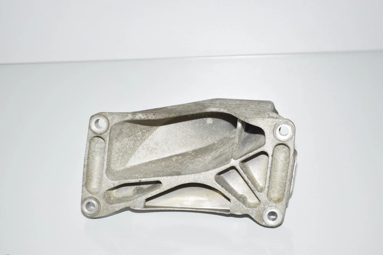 Left Side Engine Bracket – OEM 22112283203 · BMW 3 3 Coupe (E92) (2005 - 2013) M (2007 - 2013, 4.0 L, 309 kW) 2008 – 3