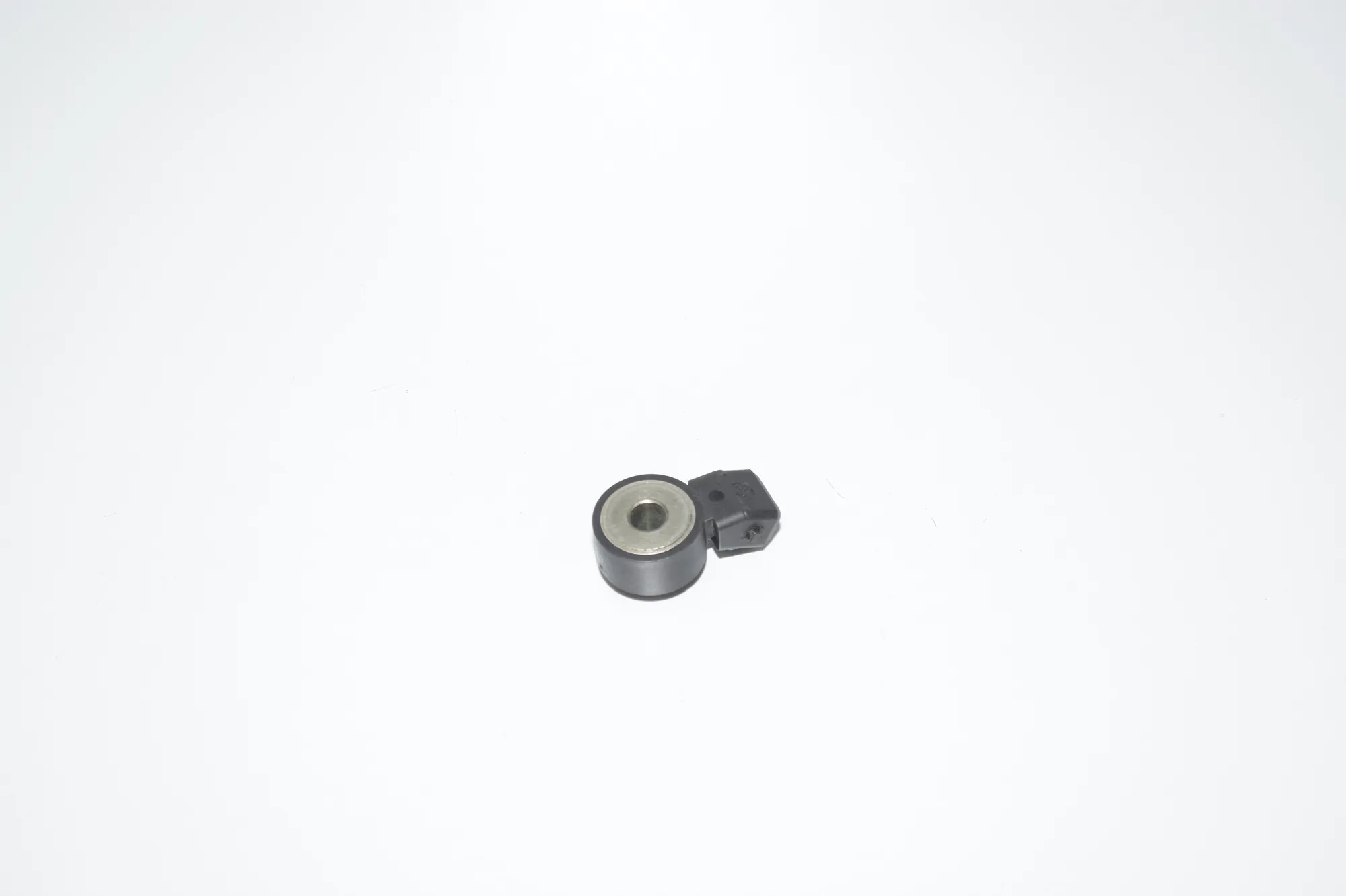 Engine Knock Sensor – OEM 7598861 · BMW 5 Gran Turismo (F07) BMW 5 Gran Turismo (F07) 550 i 2011 – 3