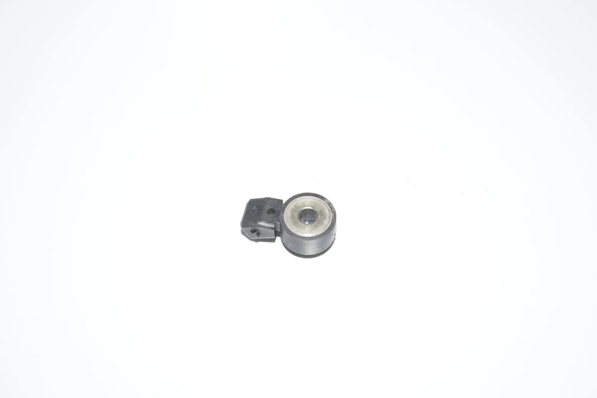 Engine Knock Sensor – OEM 7598861 · BMW 5 Gran Turismo (F07) BMW 5 Gran Turismo (F07) 550 i 2011 – 4
