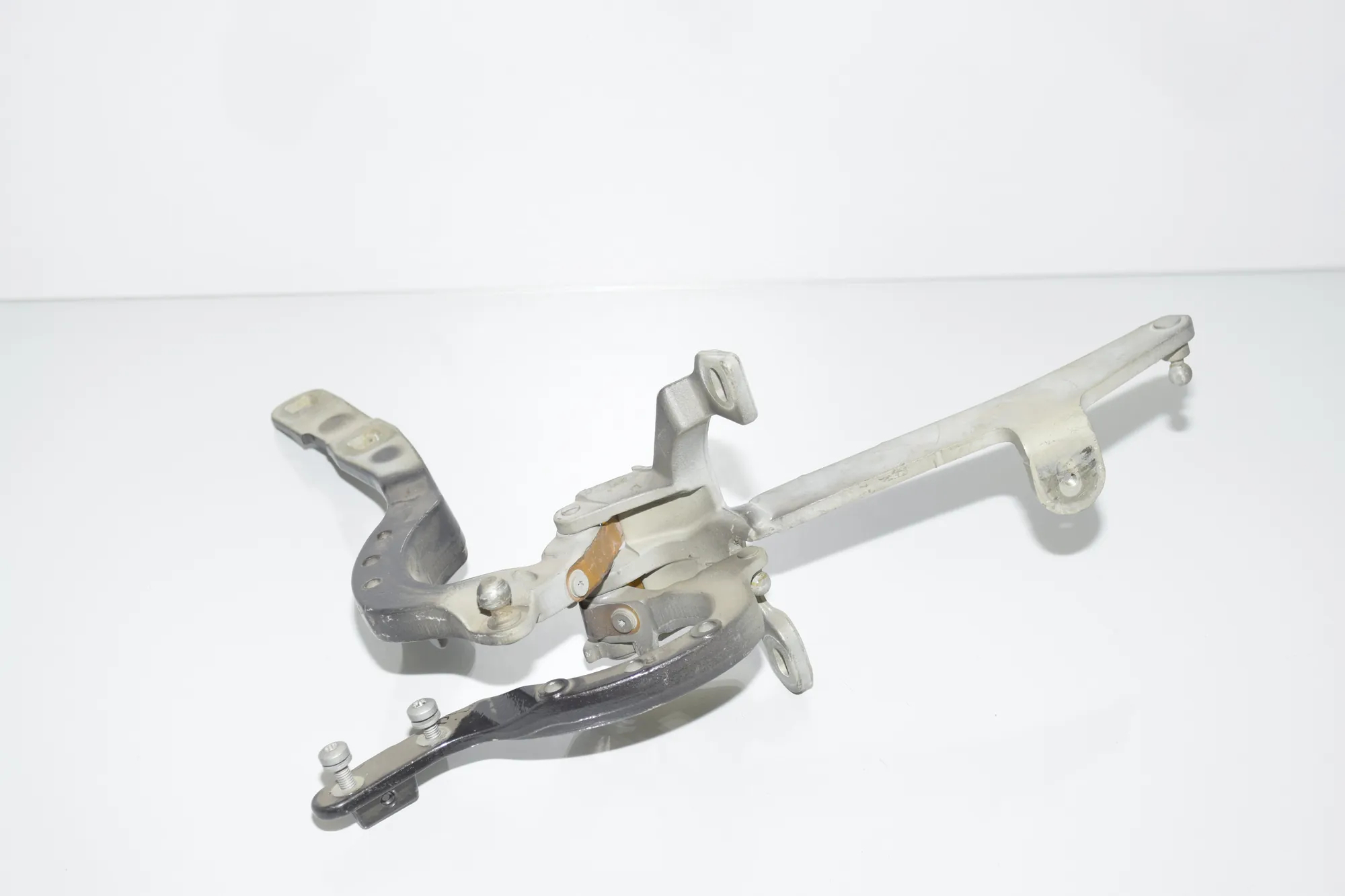 Right Side Bootlid Hinge – OEM 7206640 · BMW 5 Touring (F11) BMW 5 Touring (F11) 520 d 2013 – 4