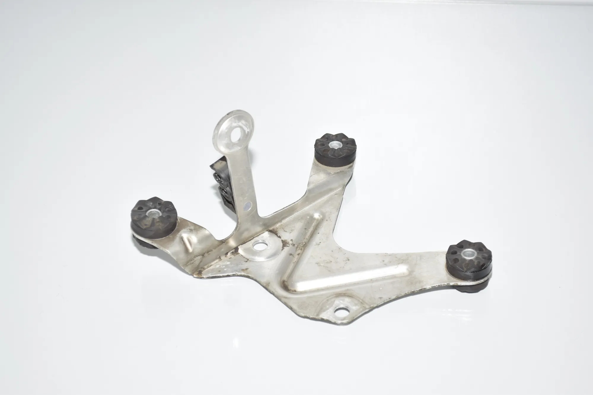 ABS Pump Holder – OEM 6775355 · BMW 5 (F10) 525 d 2011 – 4