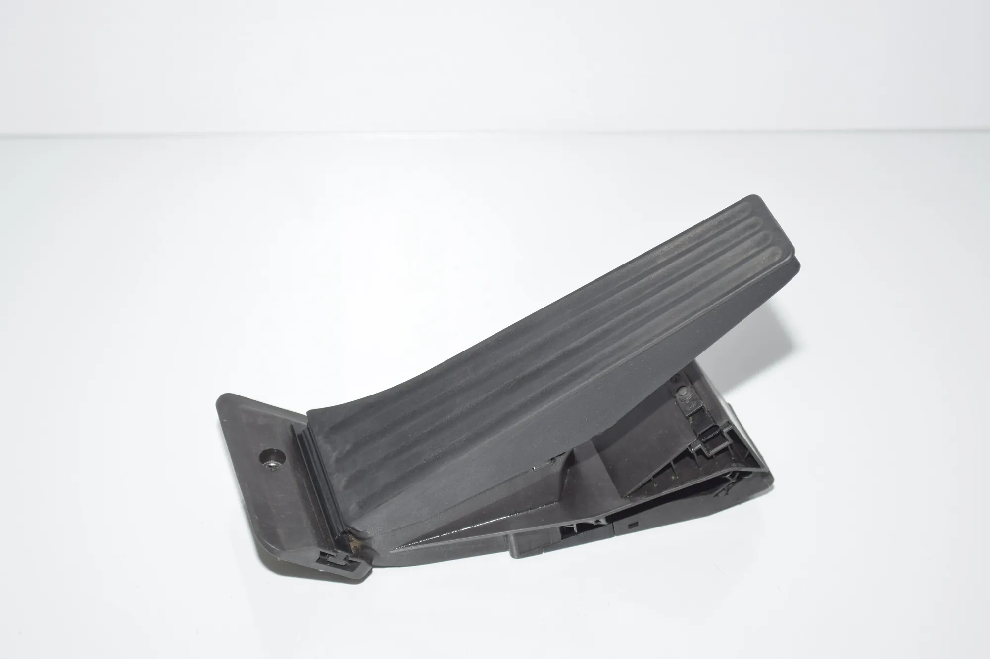 Throttle Pedal – OEM 6789998 · BMW 5 (F10) 525 d 2011 – 2