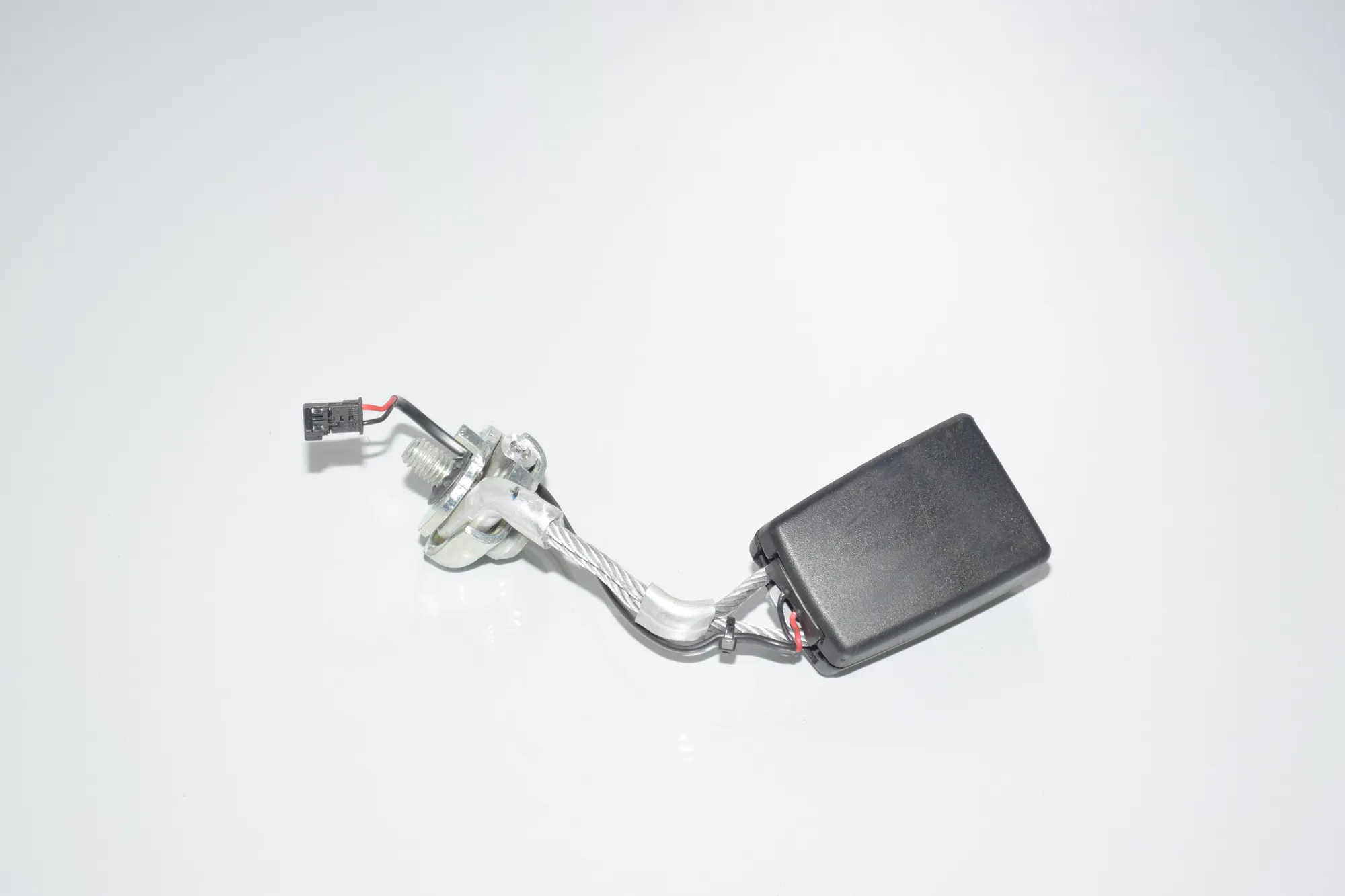 Rear Left Seat Buckle – OEM 7243273 · BMW 5 (F10) 525 d 2011 – 3