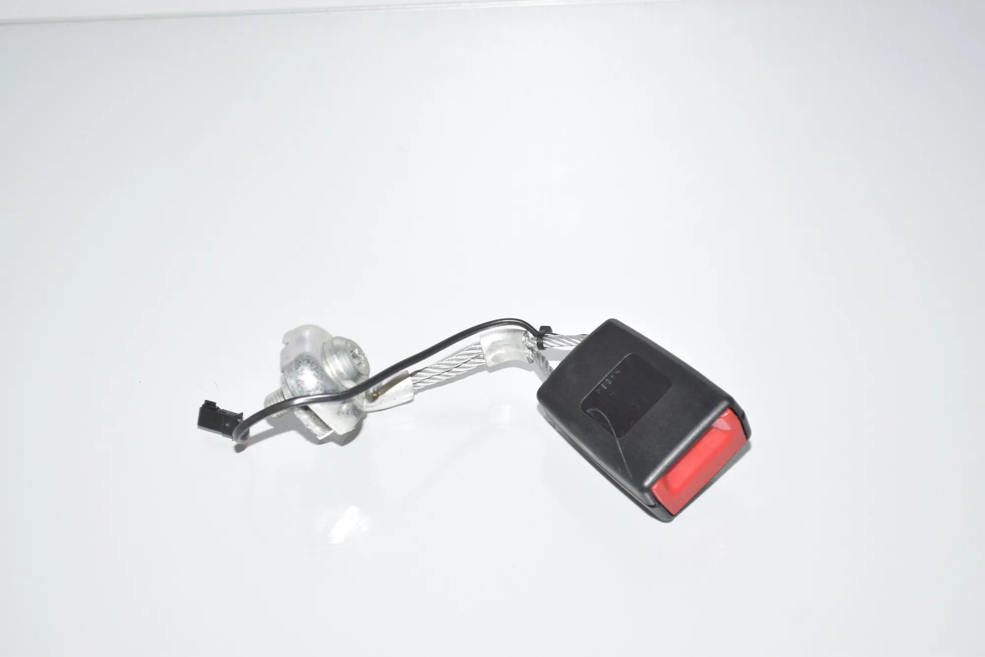 Rear Left Seat Buckle – OEM 7243273 · BMW 5 (F10) 525 d 2011