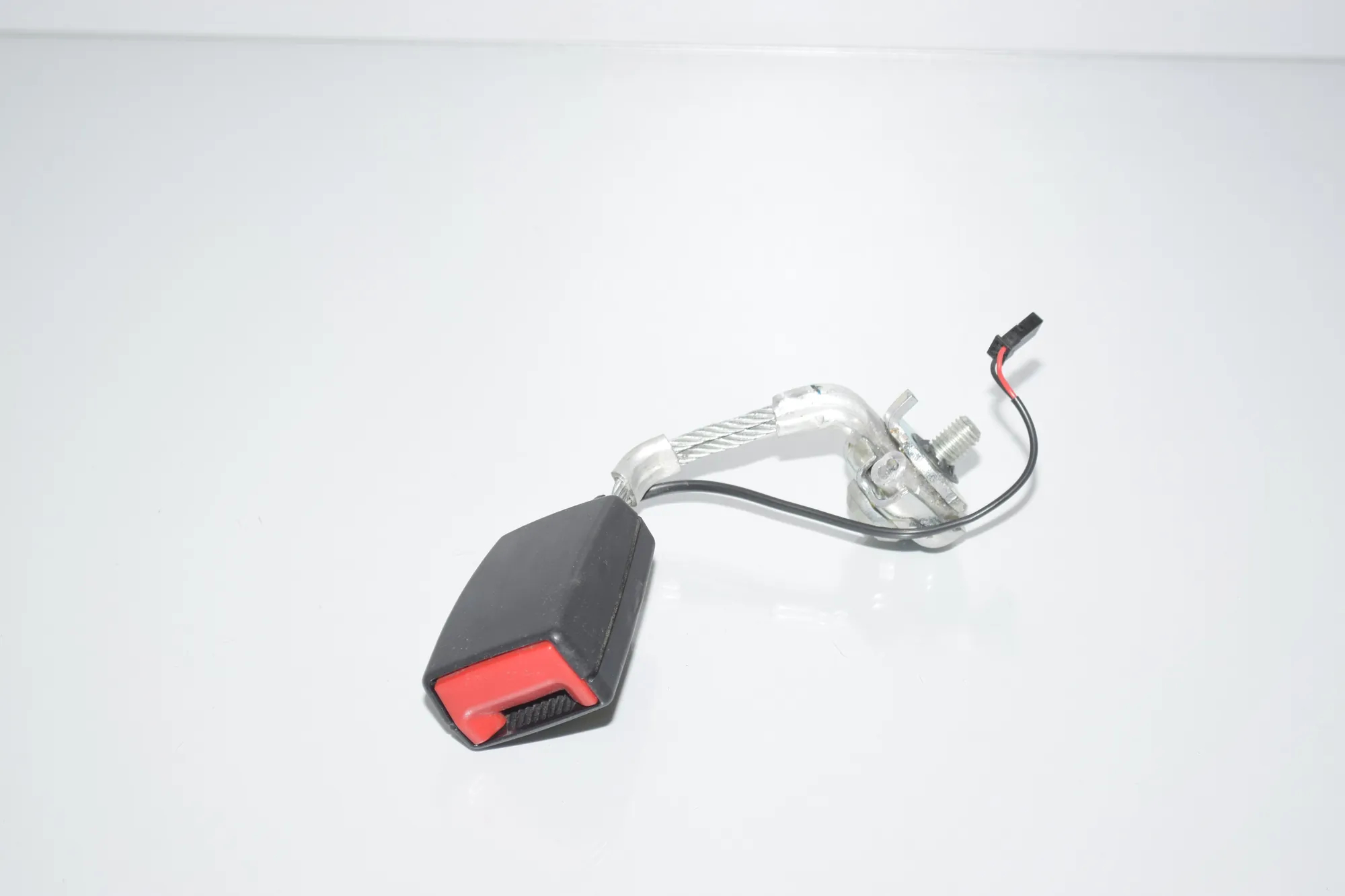 Rear Left Seat Buckle – OEM 7243273 · BMW 5 (F10) 525 d 2011 – 2