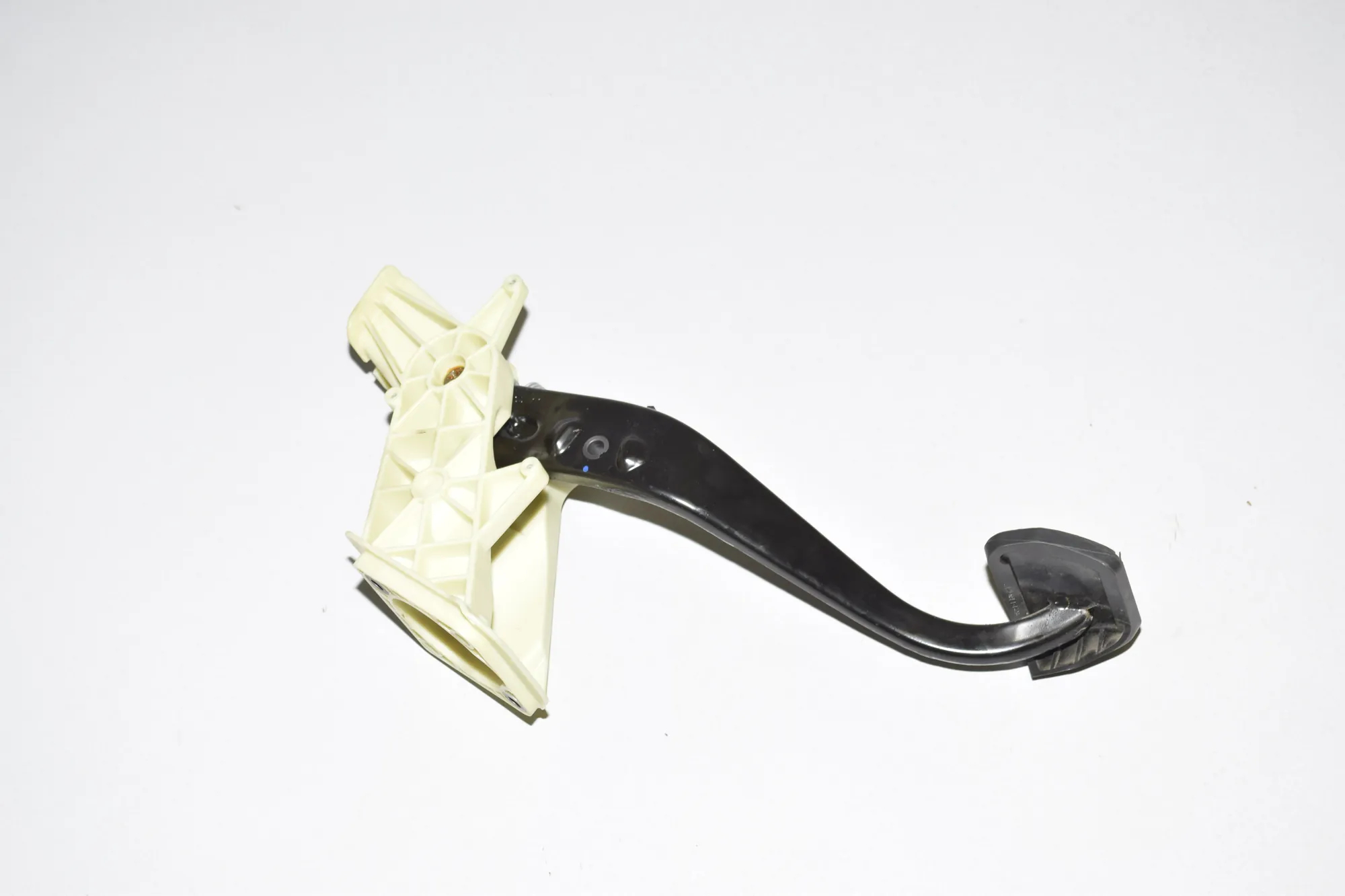 Brake Pedal – OEM 6775368 · BMW 5 (F10) 525 d 2011 – 2