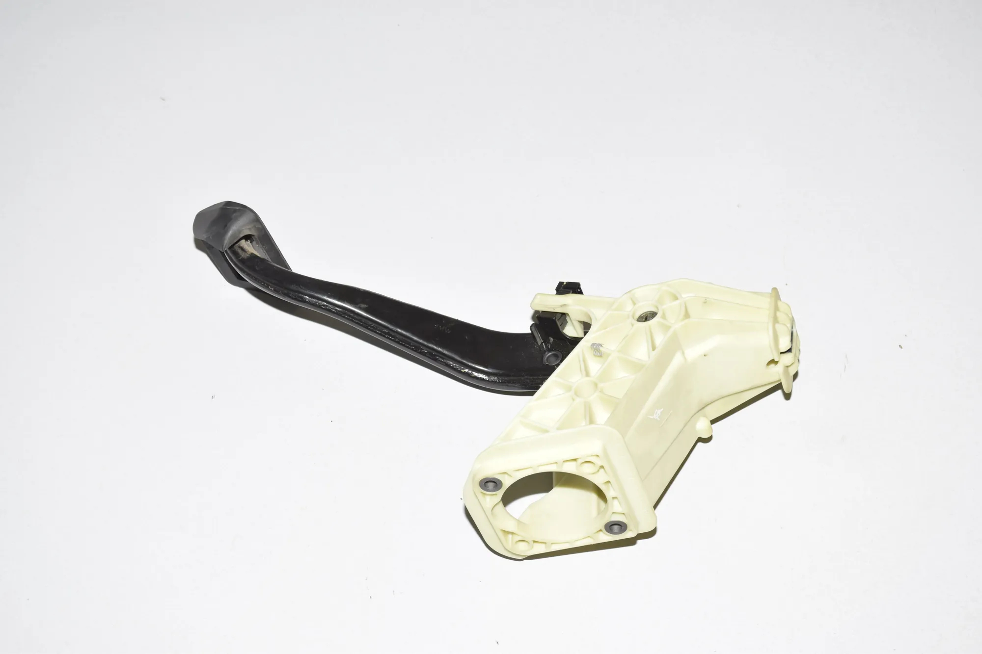 Brake Pedal – OEM 6775368 · BMW 5 (F10) 525 d 2011 – 4