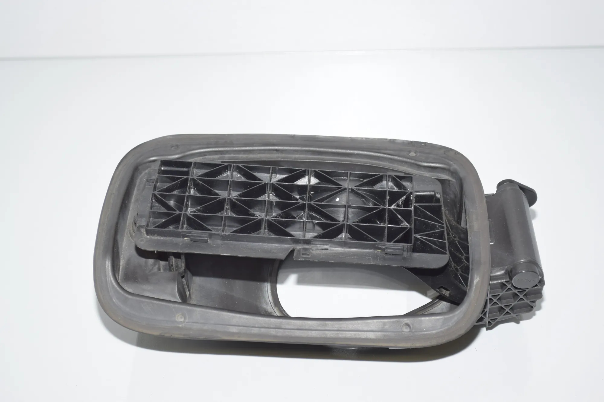 Fuel Tank Flap Cap – OEM 7218336 · BMW 5 (F10) 525 d 2011 – 4