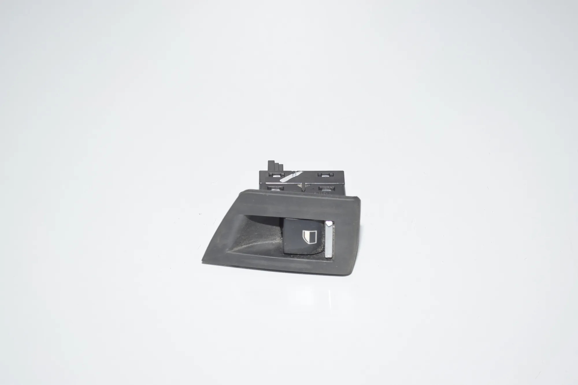 Front Right Door Window Switch – OEM 9163527 · BMW 5 (F10) 525 d 2011
