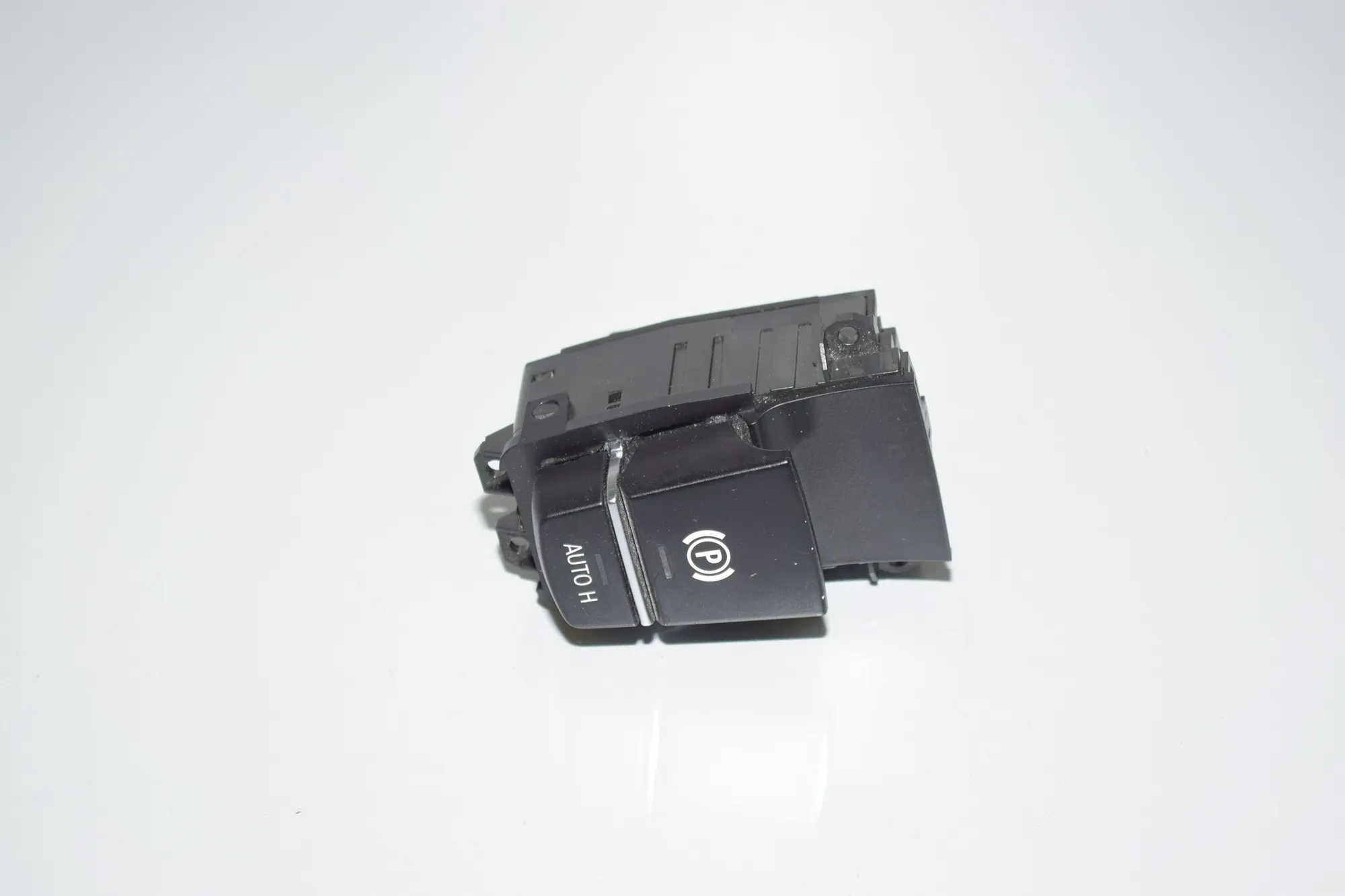 Handbrake Button – OEM 9217594 · BMW 5 (F10) 525 d 2011 – 5