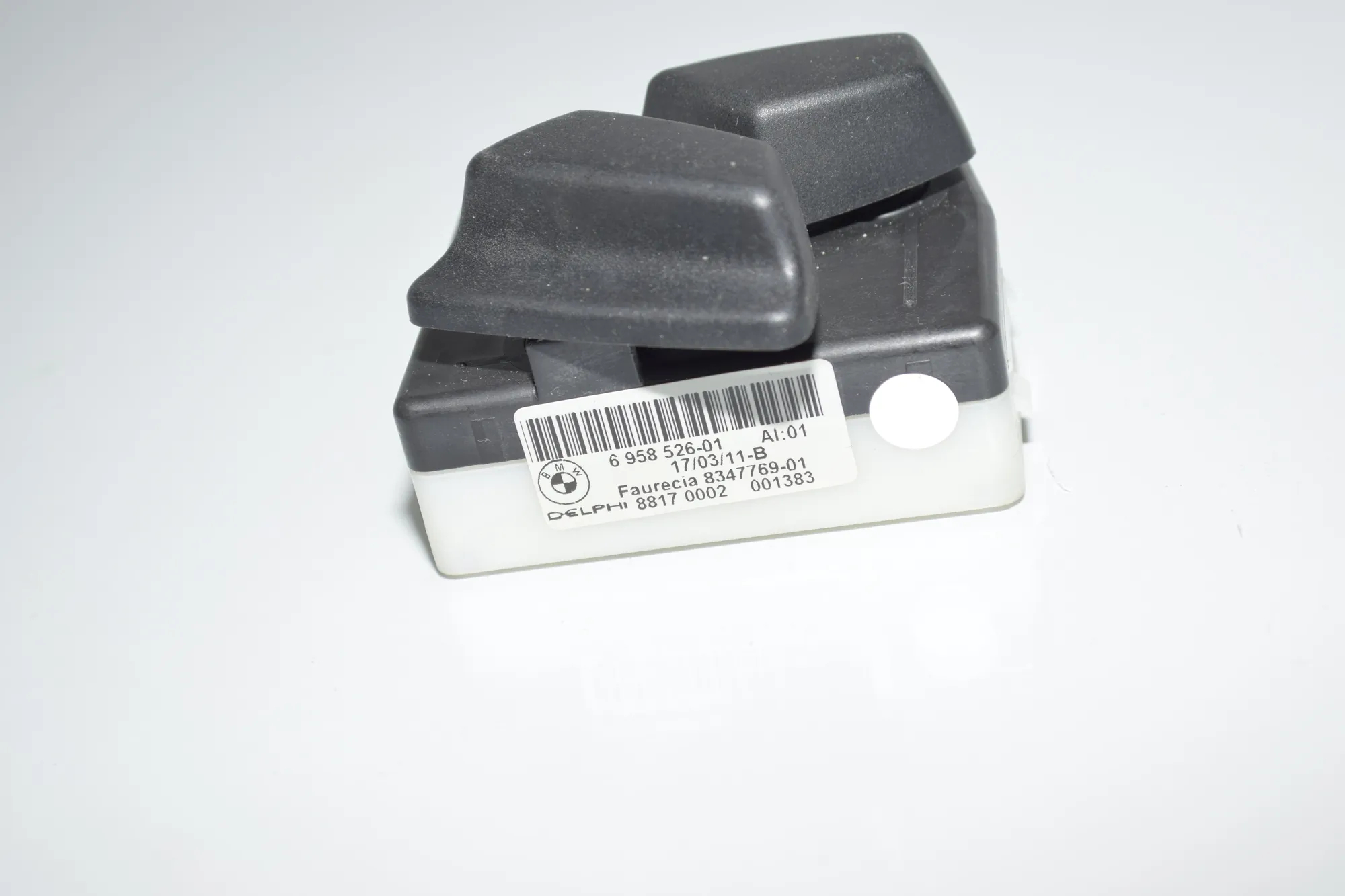 Right Seat Control Buttons – OEM 6958526 · BMW 5 (F10) 525 d 2011 – 5