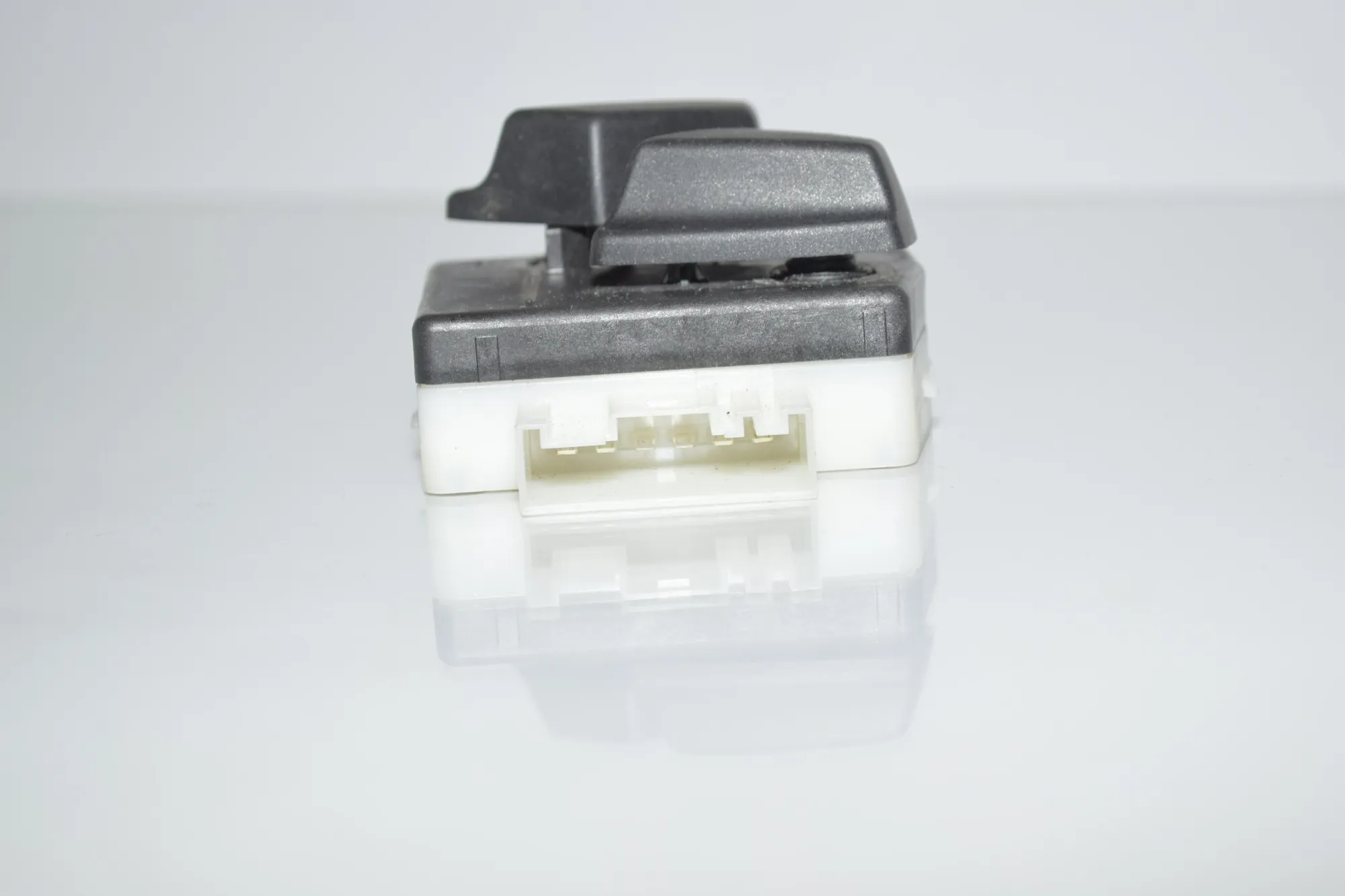 Left Seat Control Switches – OEM 6958525 · BMW 5 (F10) 525 d 2011 – 5
