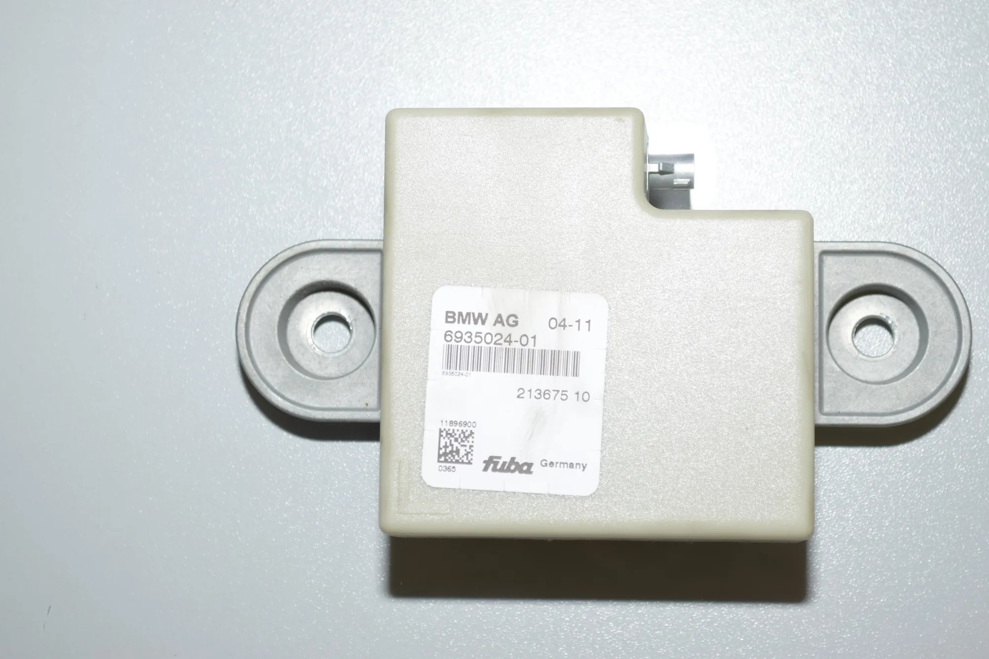 Antenna Amplifier – OEM 6935024 · BMW 5 (F10) 525 d 2011 – 4