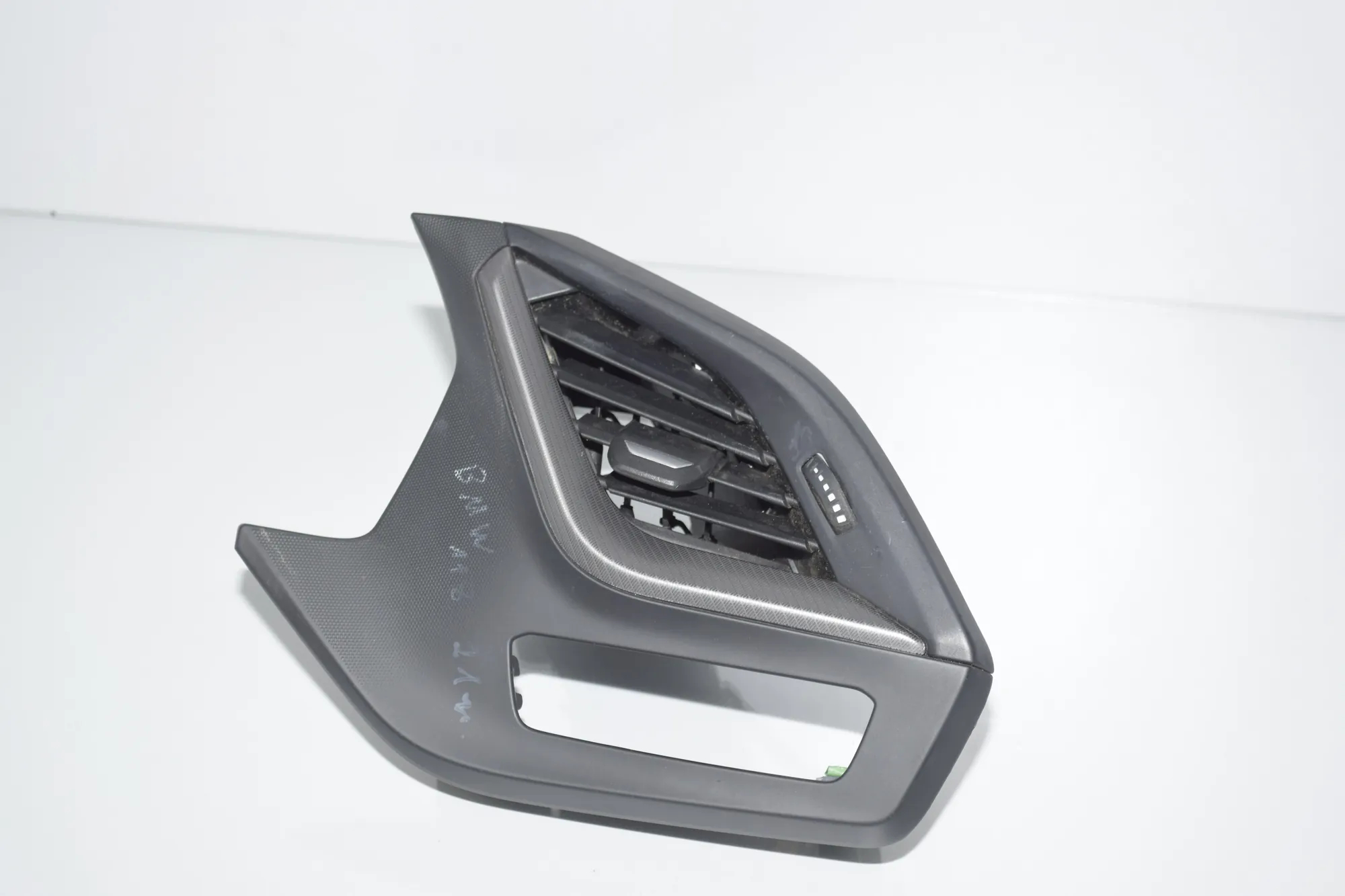 Dashboard Air Vents – OEM 64226823190 · BMW 2 Gran Coupe (F44) BMW 2 Gran Coupe (F44) 228i xDrive 2019