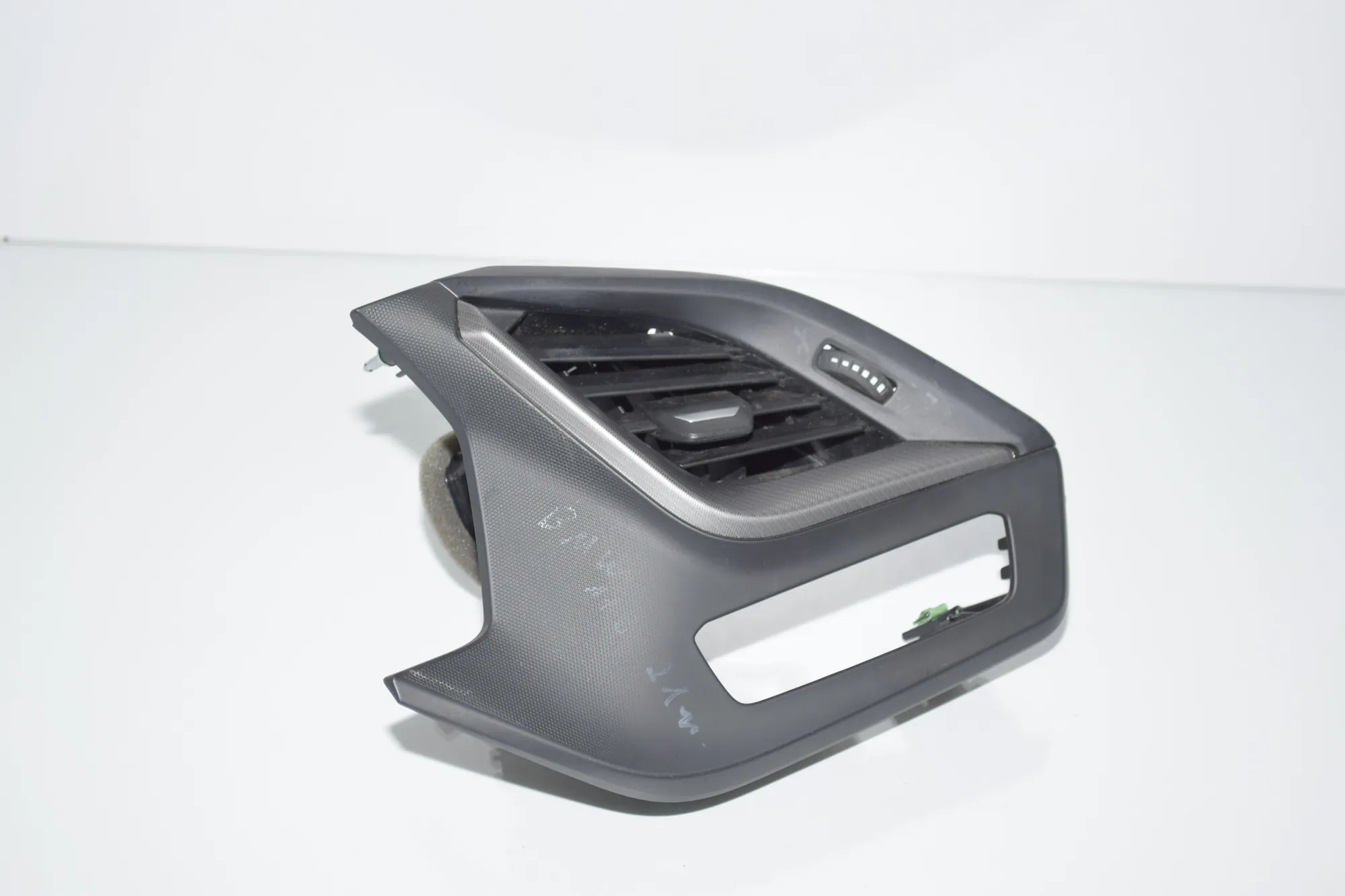 Dashboard Air Vents – OEM 64226823190 · BMW 2 Gran Coupe (F44) BMW 2 Gran Coupe (F44) 228i xDrive 2019 – 2