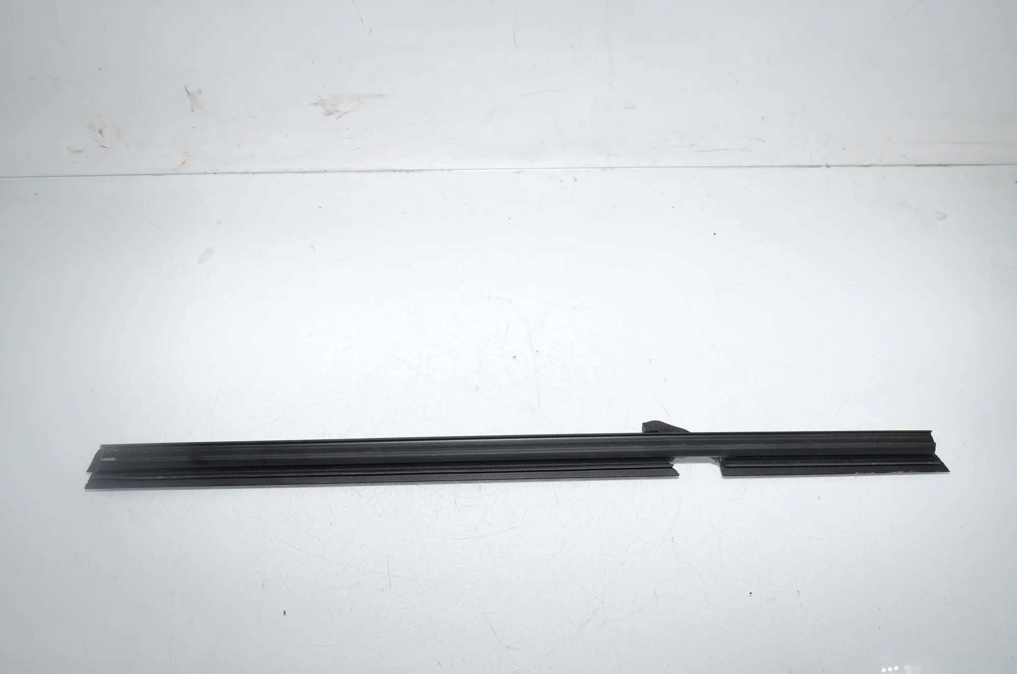 Rear Right Door Window Strip – OEM 7393429 · BMW X3 (G01, F97) BMW X3 (G01, F97) xDrive 30 e Plug-in-Hybrid 2022