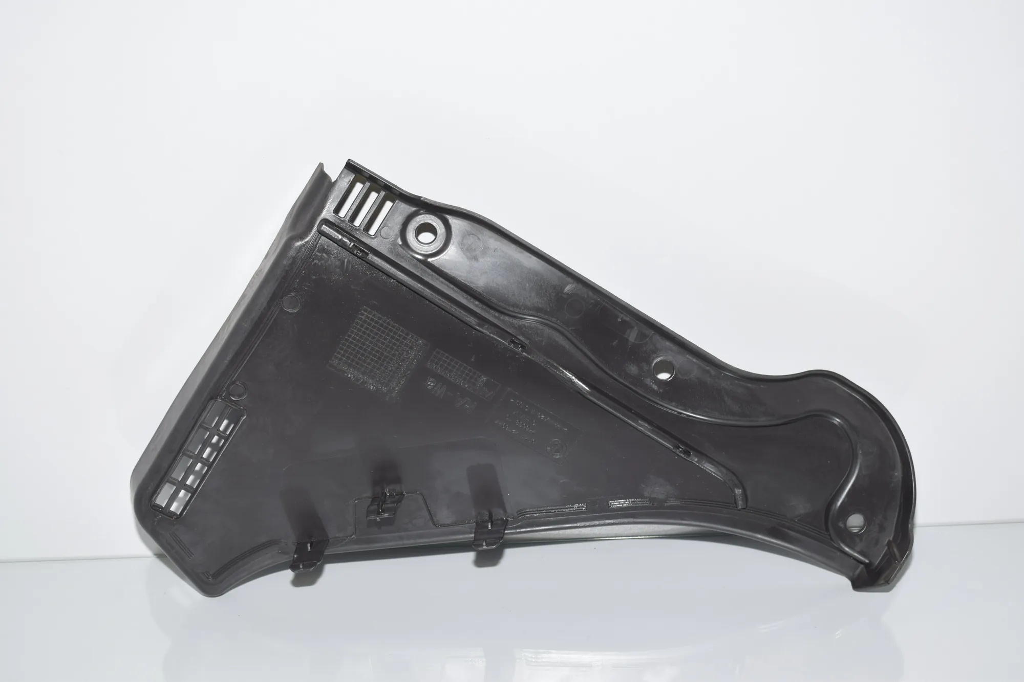 Front Wiper Cowl Trim – OEM 7216977 · BMW 5 (F10) 525 d 2011 – 3