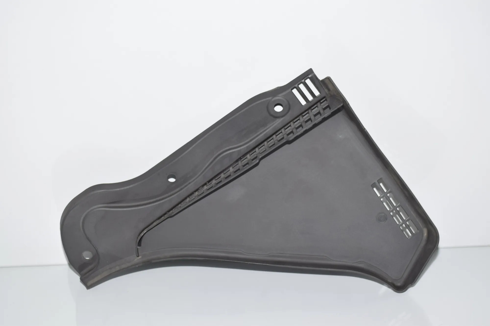 Front Wiper Cowl Trim – OEM 7216977 · BMW 5 (F10) 525 d 2011 – 2