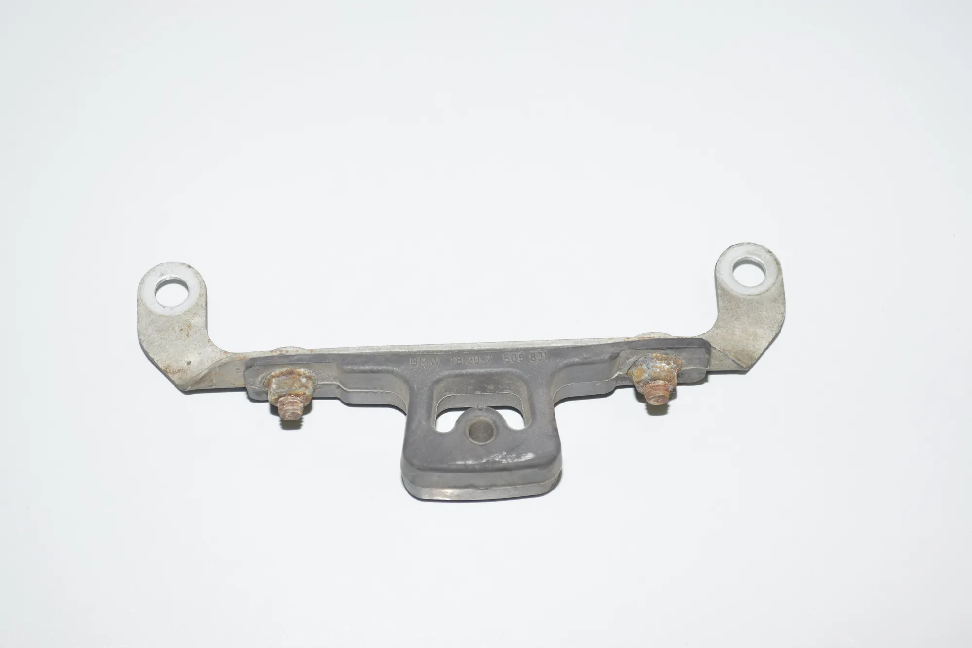 Exhaust Holder – OEM 18207505801 · BMW 5 (E60) BMW 5 (E60) 540 i 2006