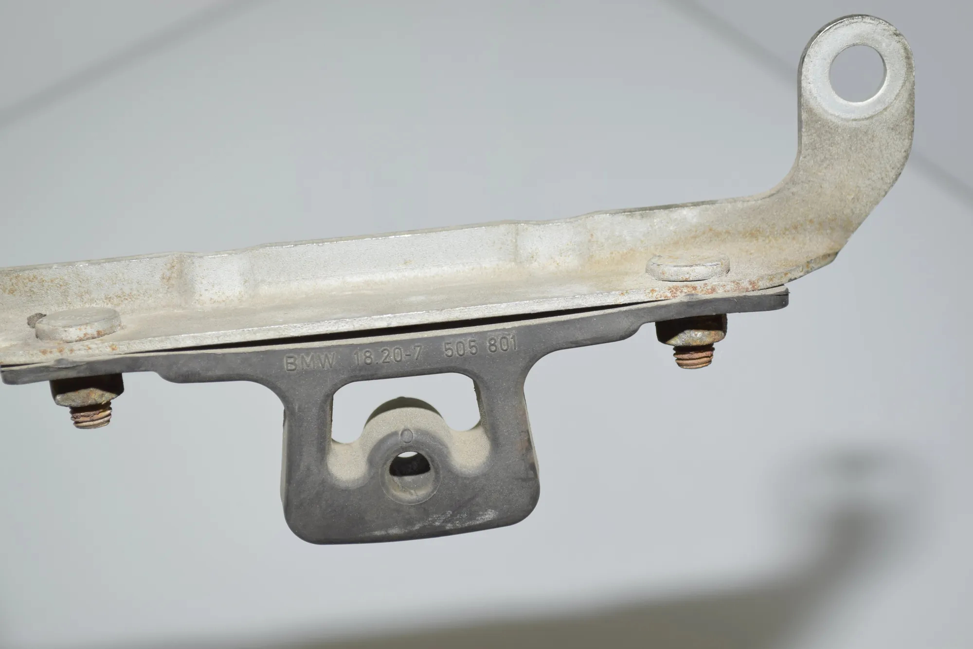 Exhaust Holder – OEM 18207505801 · BMW 5 (E60) BMW 5 (E60) 540 i 2006 – 5