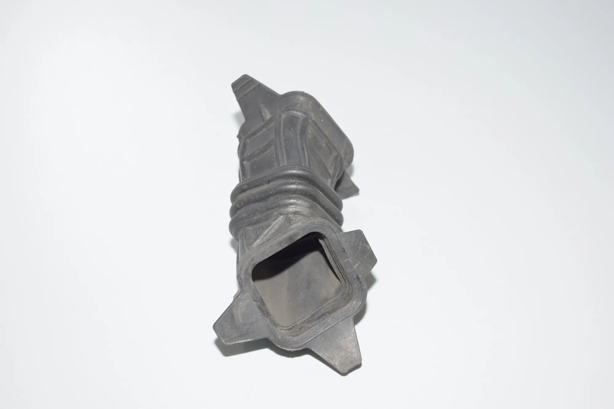 Air Intake Tube – OEM 7555192 · BMW 7 (F01, F02) BMW 7 (F01, F02) 730 d 2008 – 4