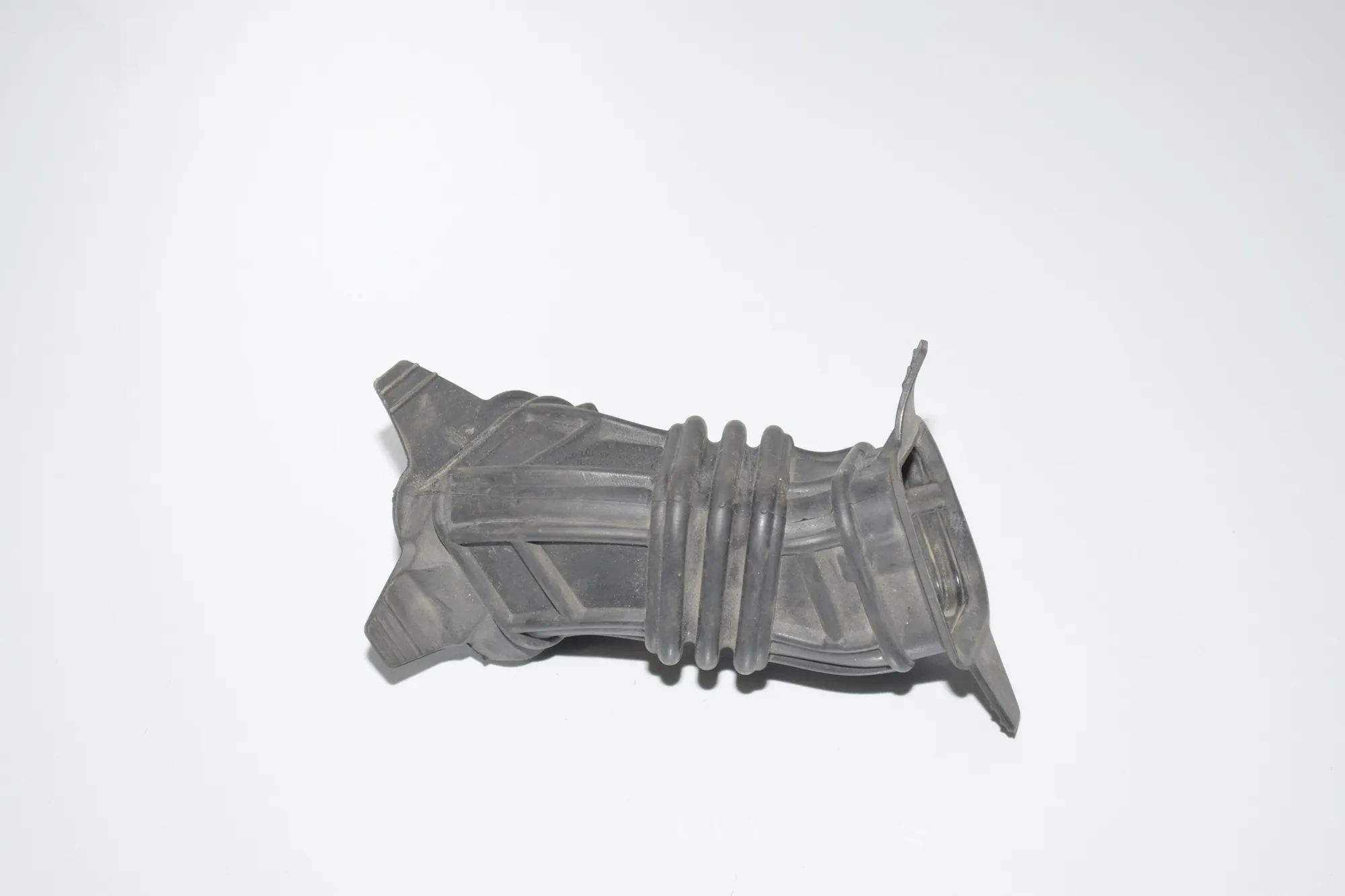 Air Intake Tube – OEM 7555192 · BMW 7 (F01, F02) BMW 7 (F01, F02) 730 d 2008 – 2