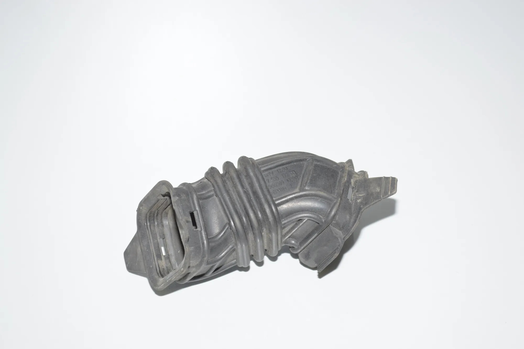 Air Intake Tube – OEM 7555192 · BMW 7 (F01, F02) BMW 7 (F01, F02) 730 d 2008