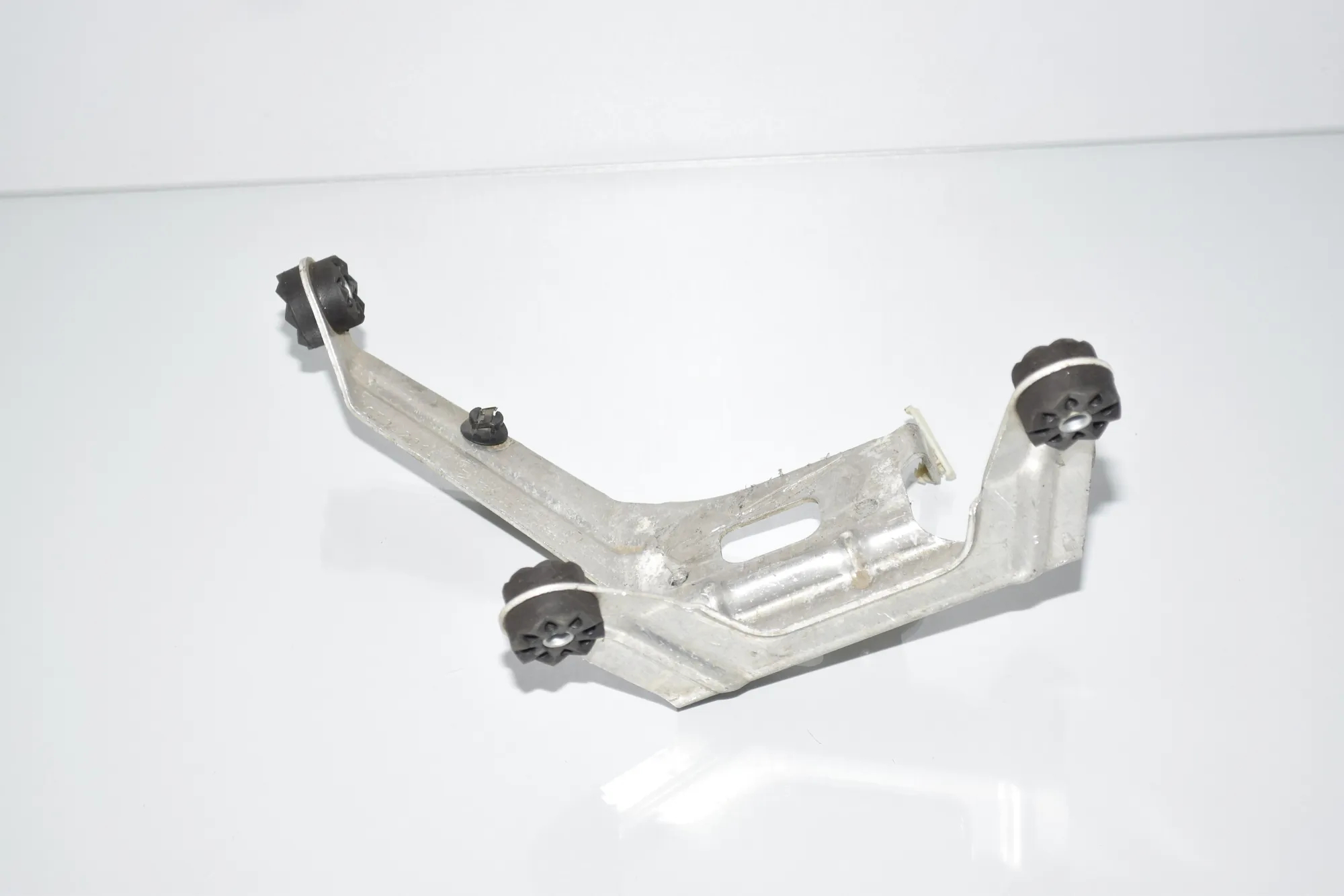 ABS Pump Holder – OEM 34516852030 · BMW i3 (I01) BMW i3 (I01) Electric 2013 – 4