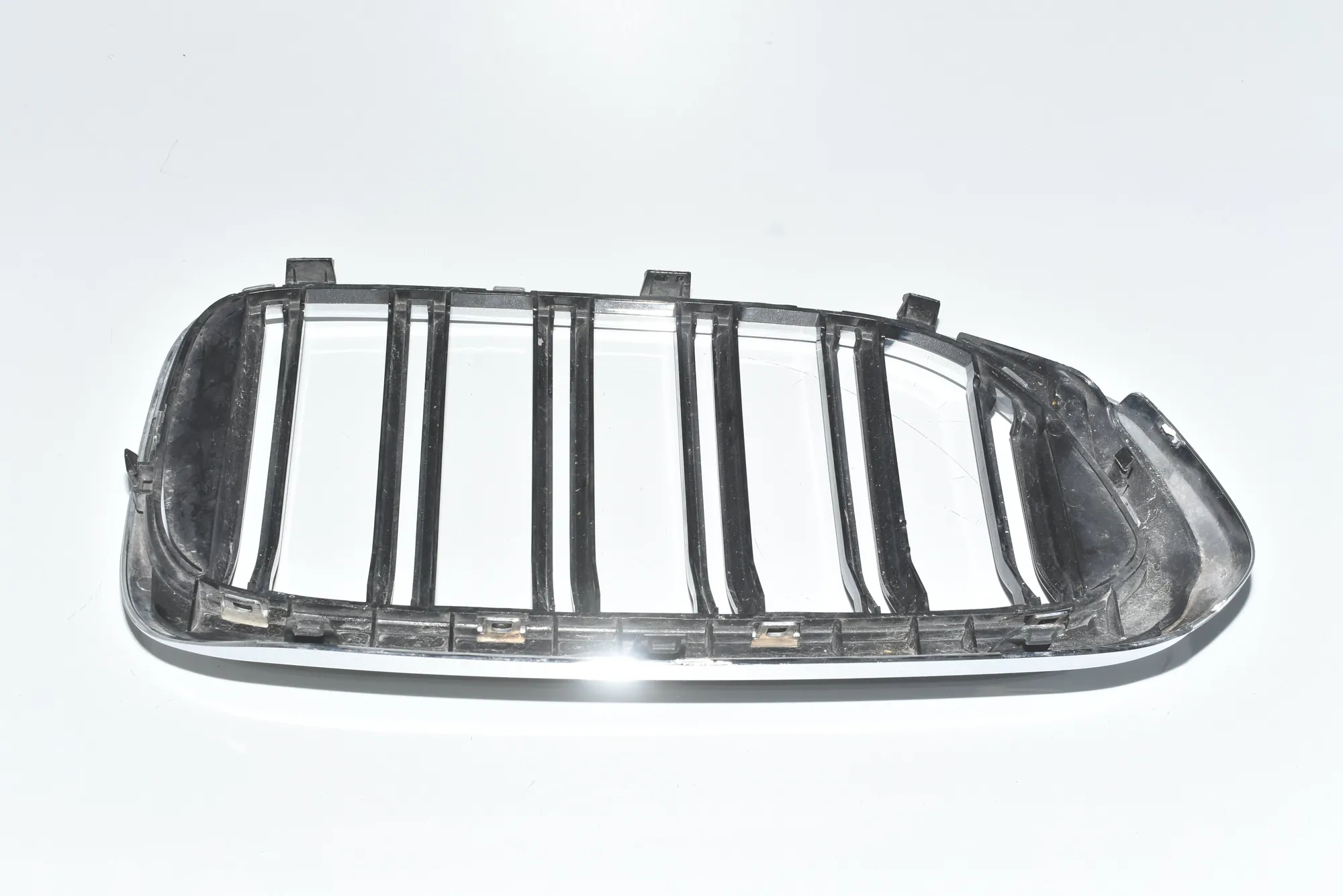 Front Left Grill – OEM FS0530L · BMW 5 (G30) BMW 5 (G30) 530 d 2018 – 3