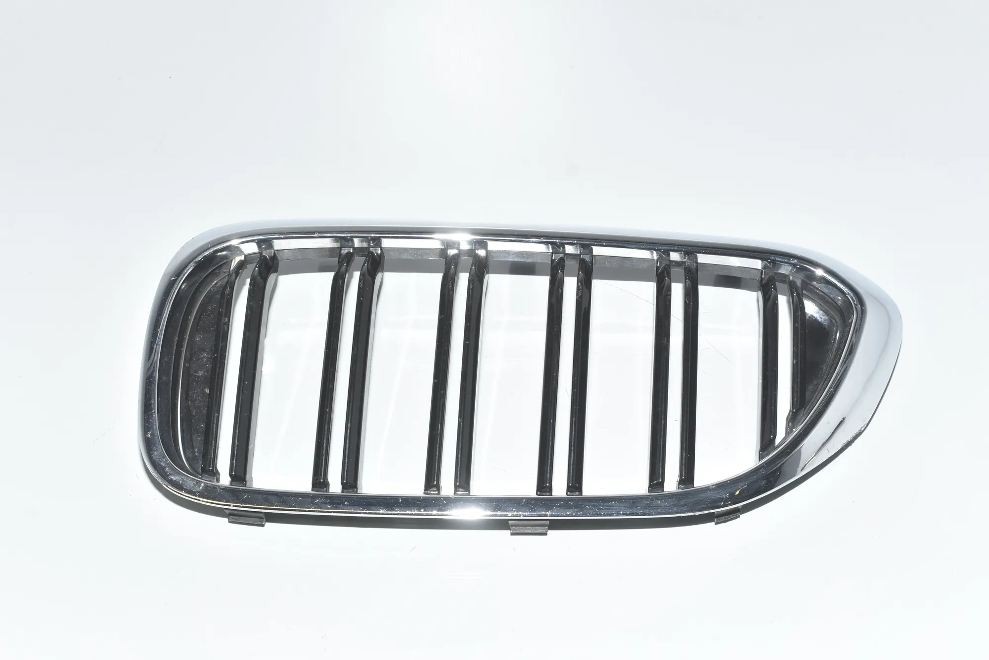 Front Left Grill – OEM FS0530L · BMW 5 (G30) BMW 5 (G30) 530 d 2018