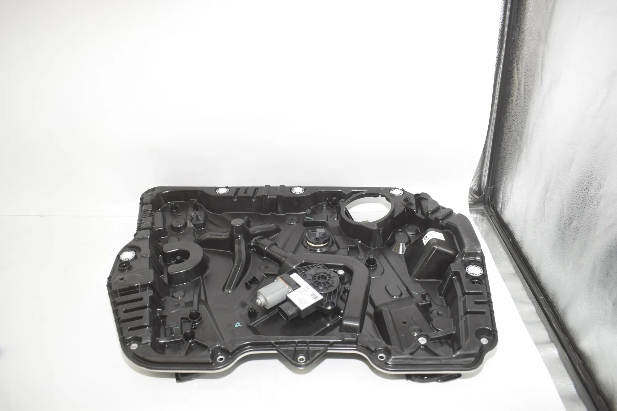 Front Right Door Window Regulator – OEM 7486429 · BMW iX3 (G08) BMW iX3 (G08) Electric (286 HP) 2020 – 4