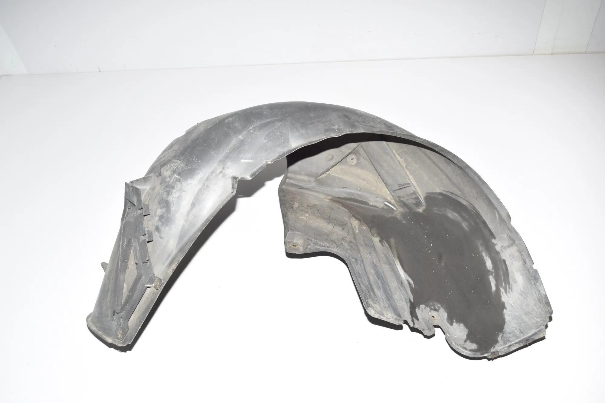Rear Right Arch Liner – OEM 51718223378 · BMW 7 (E65, E66, E67) BMW 7 (E65, E66, E67) 730 d 2002