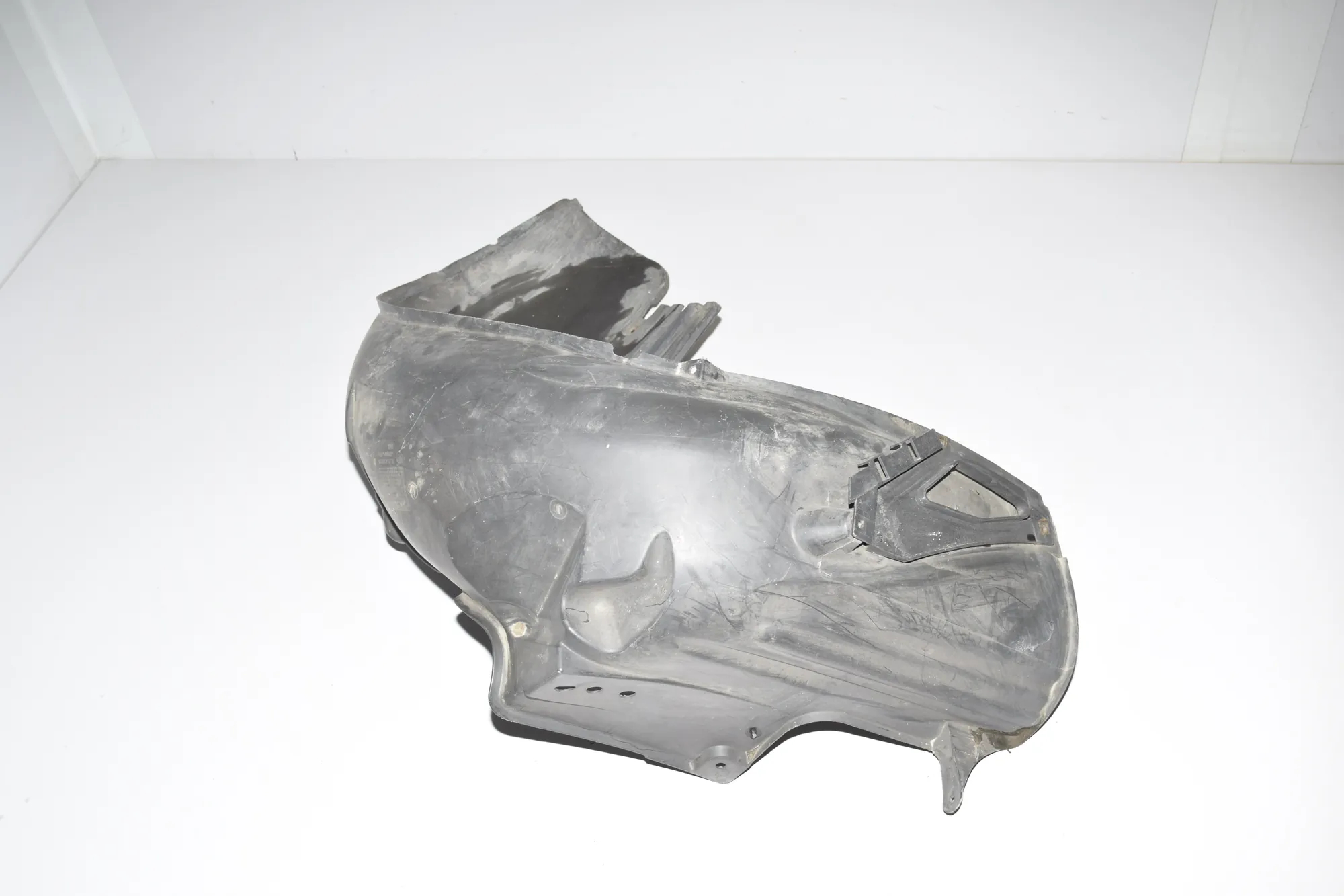 Rear Right Arch Liner – OEM 51718223378 · BMW 7 (E65, E66, E67) BMW 7 (E65, E66, E67) 730 d 2002 – 2