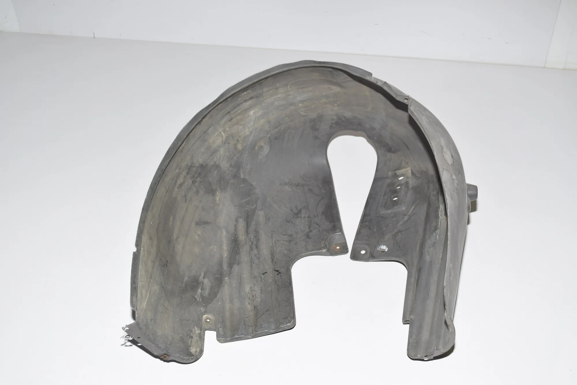 Rear Left Arch Liner – OEM 51718223377 · BMW 7 (E65, E66, E67) BMW 7 (E65, E66, E67) 730 d 2002