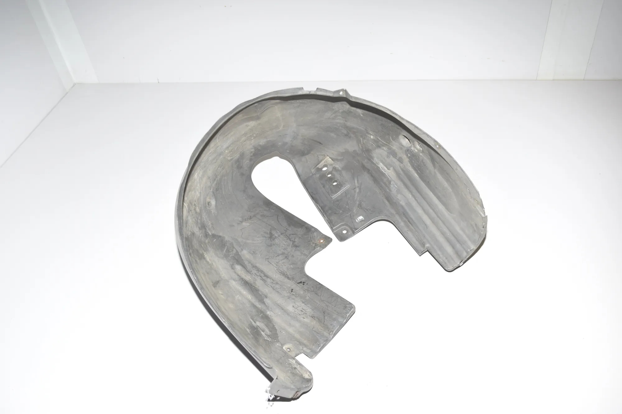 Rear Left Arch Liner – OEM 51718223377 · BMW 7 (E65, E66, E67) BMW 7 (E65, E66, E67) 730 d 2002 – 5