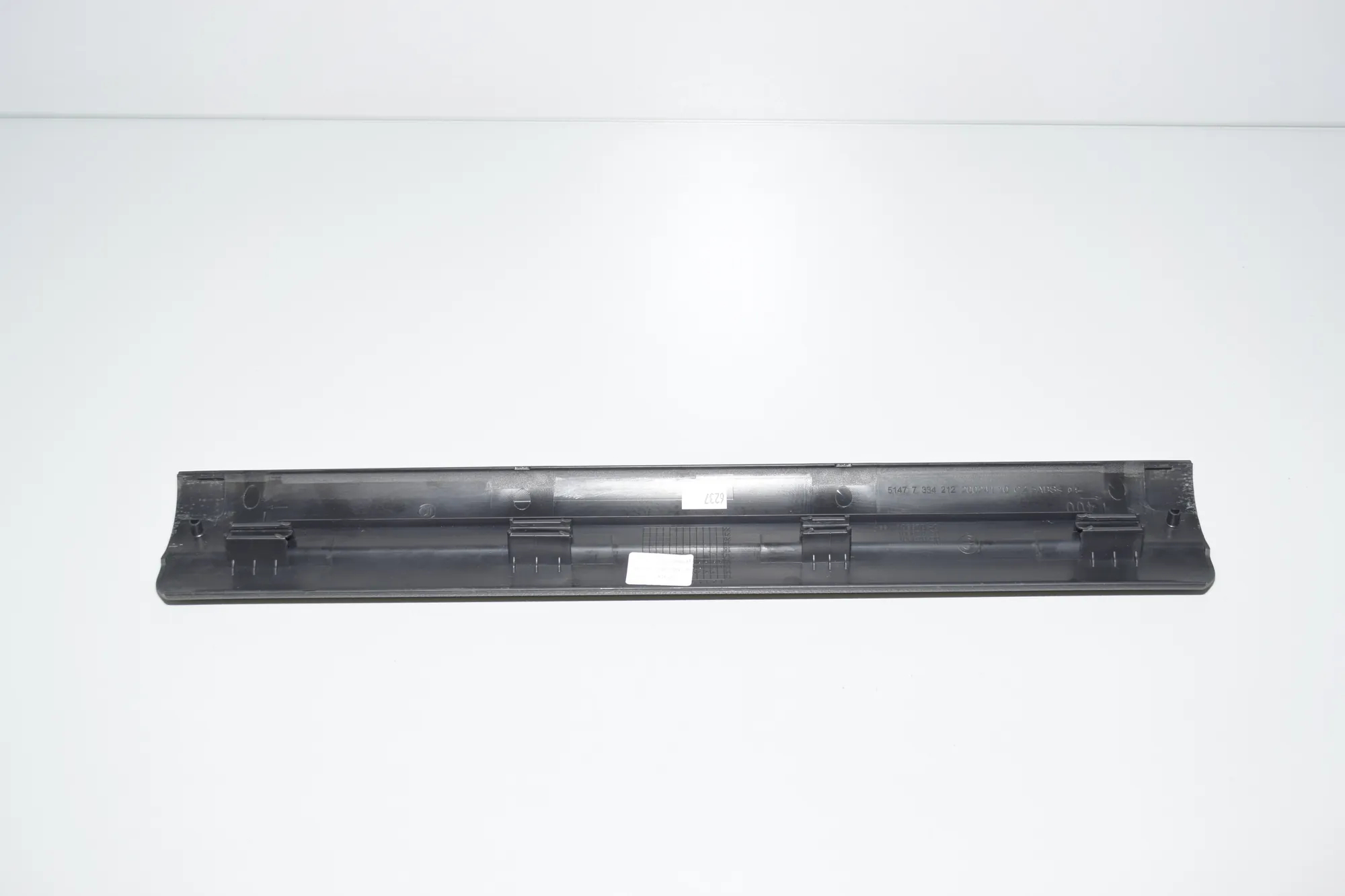 Front Right Interior Step Trim – OEM 7334212 · BMW 4 Gran Coupe (F36) 440 i xDrive 2016 – 3