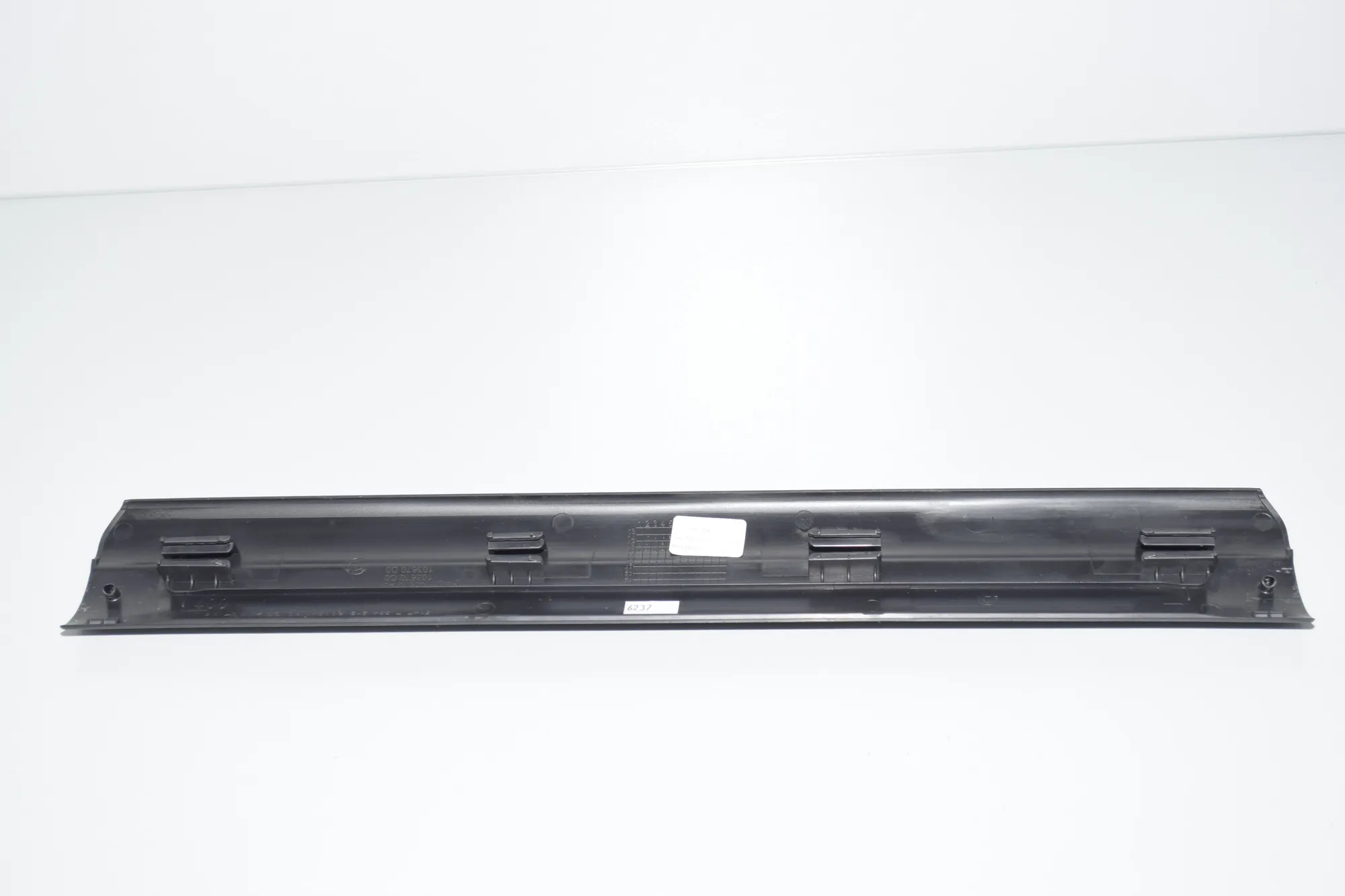 Front Right Interior Step Trim – OEM 7334212 · BMW 4 Gran Coupe (F36) 440 i xDrive 2016 – 4