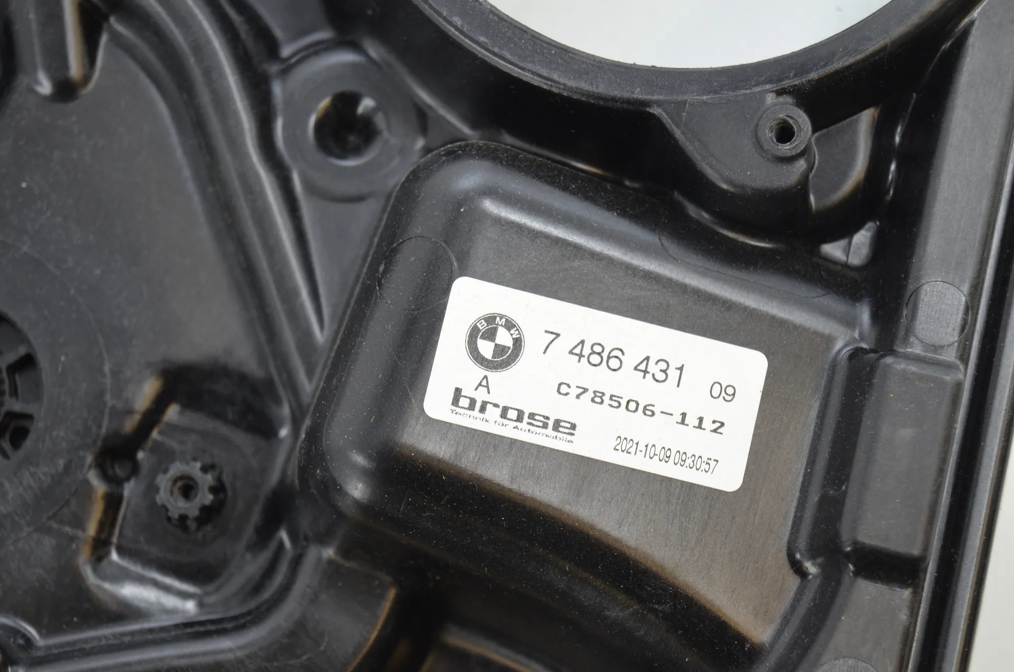 Rear Left Door Window Regulator – OEM 7486431 · BMW iX3 (G08) BMW iX3 (G08) Electric (286 HP) 2022 – 4