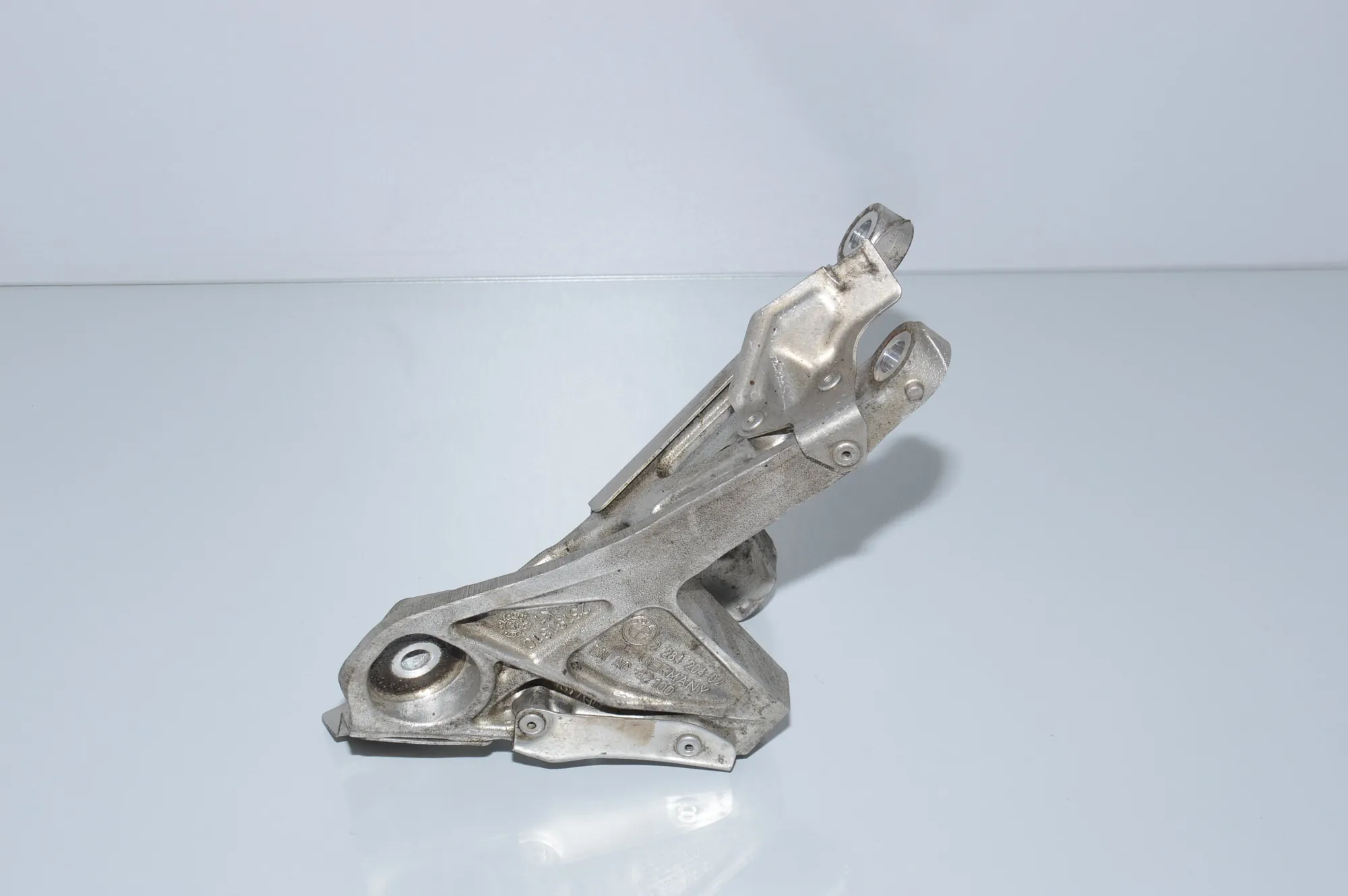 Right Side Engine Bracket – OEM 2284204 · BMW 4 Coupe (F32, F82) BMW 4 Coupe (F32, F82) M4 2014 – 2