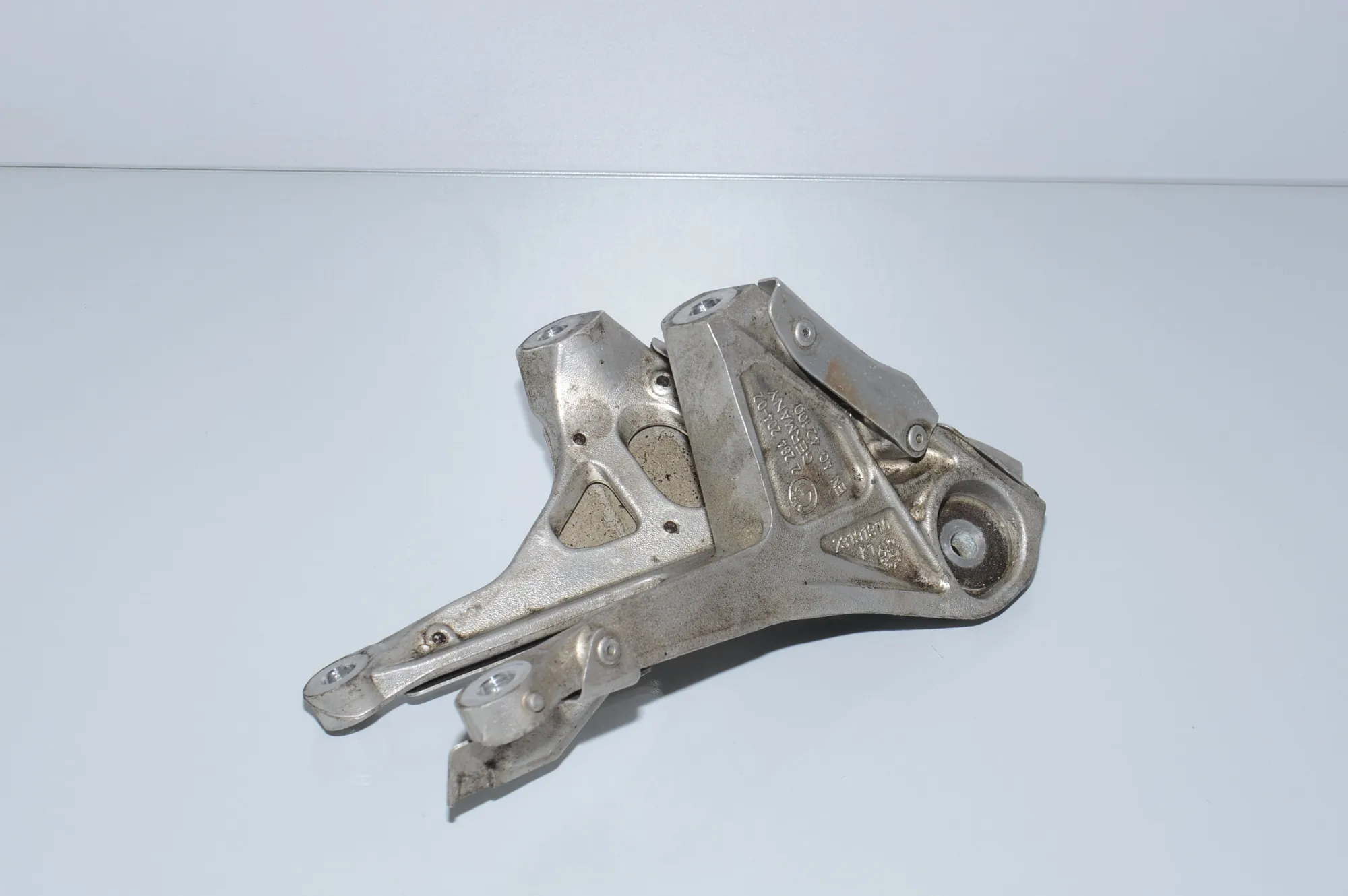 Right Side Engine Bracket – OEM 2284204 · BMW 4 Coupe (F32, F82) BMW 4 Coupe (F32, F82) M4 2014 – 3