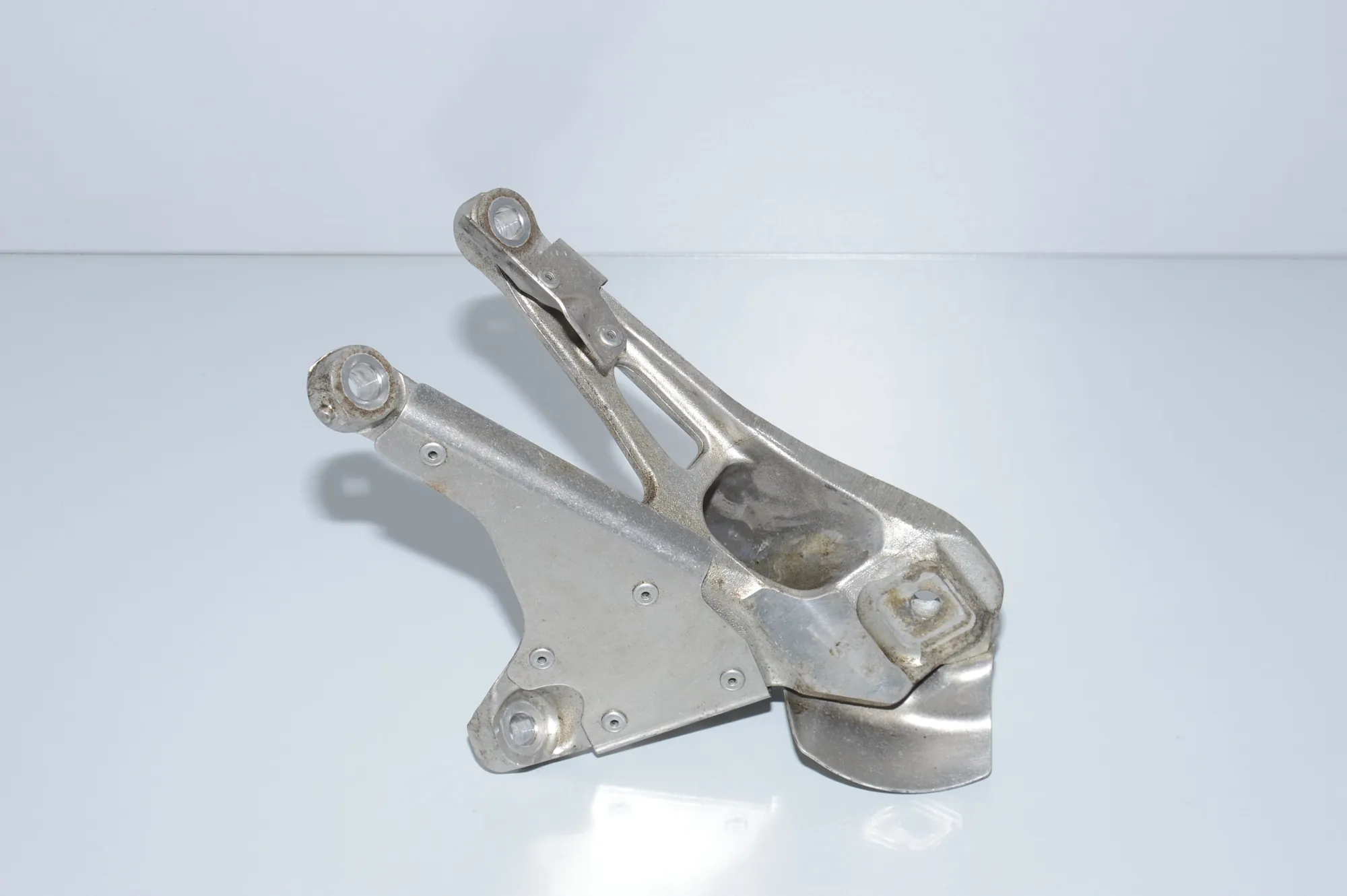 Right Side Engine Bracket – OEM 2284204 · BMW 4 Coupe (F32, F82) BMW 4 Coupe (F32, F82) M4 2014