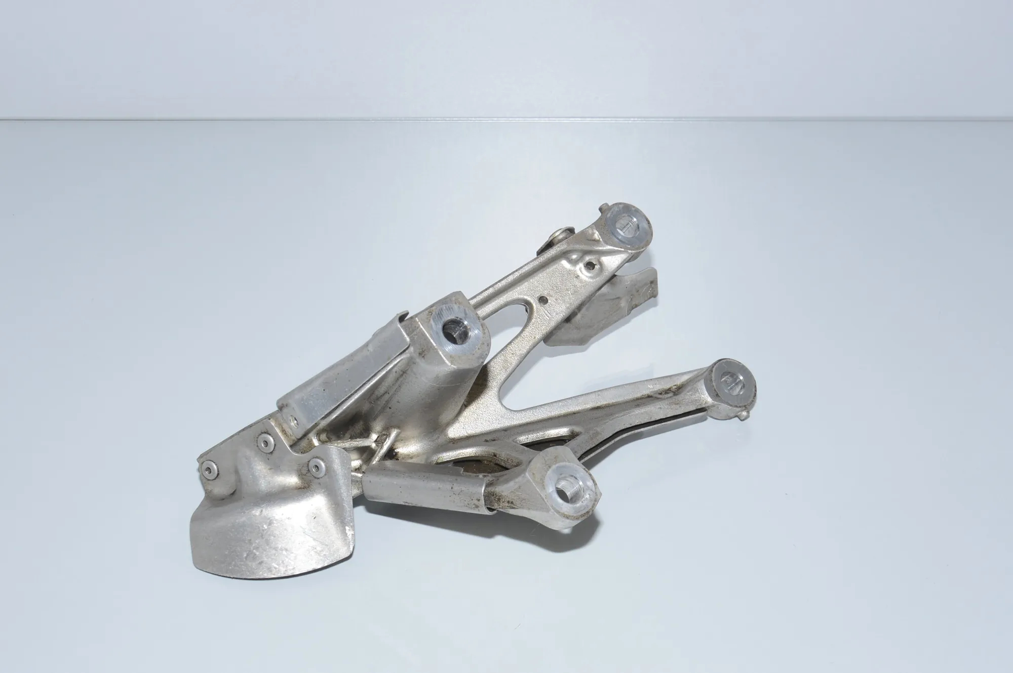 Right Side Engine Bracket – OEM 2284204 · BMW 4 Coupe (F32, F82) BMW 4 Coupe (F32, F82) M4 2014 – 4