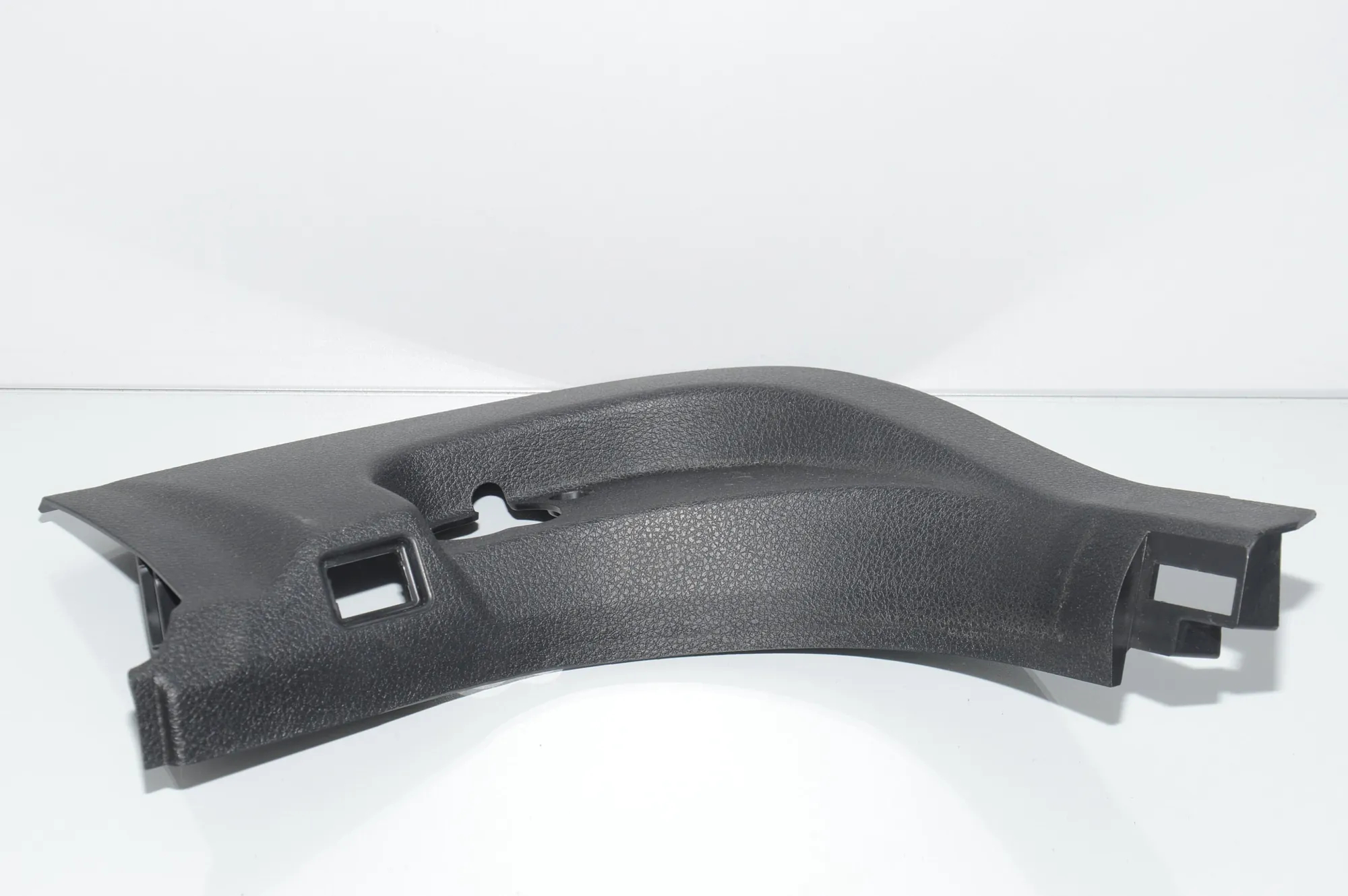 Front Left Interior Step Trim – OEM 7328013 · BMW 6 Gran Coupe (F06) 640 d xDrive 2015 – 2