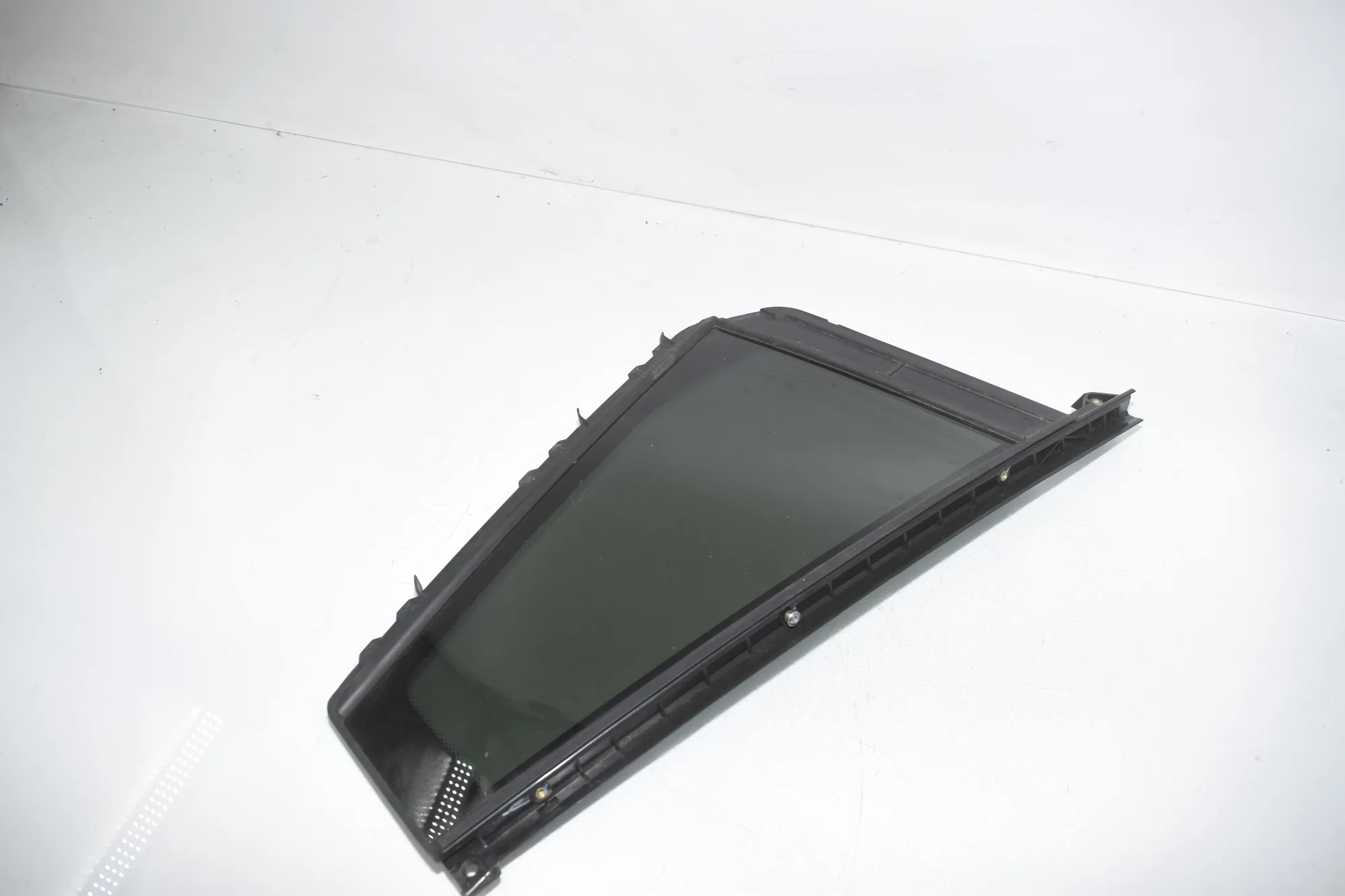 Rear Left Quarter Window – OEM 7410055 · BMW iX3 (G08) BMW iX3 (G08) Electric (286 HP) 2020 – 3
