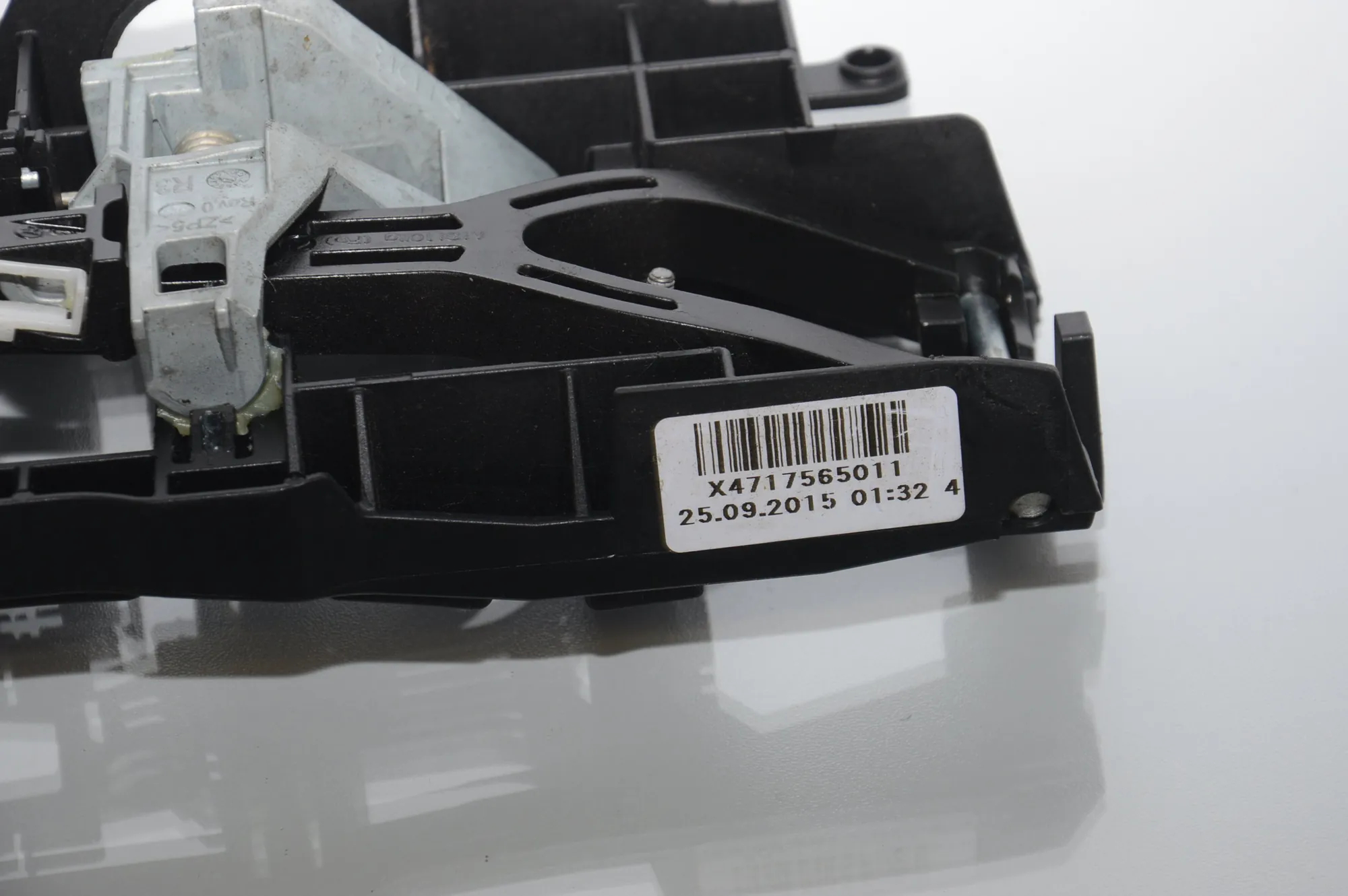Rear Right Door Interior Handle Frame – OEM 51217175650 · BMW 6 Gran Coupe (F06) 640 d xDrive 2015 – 5