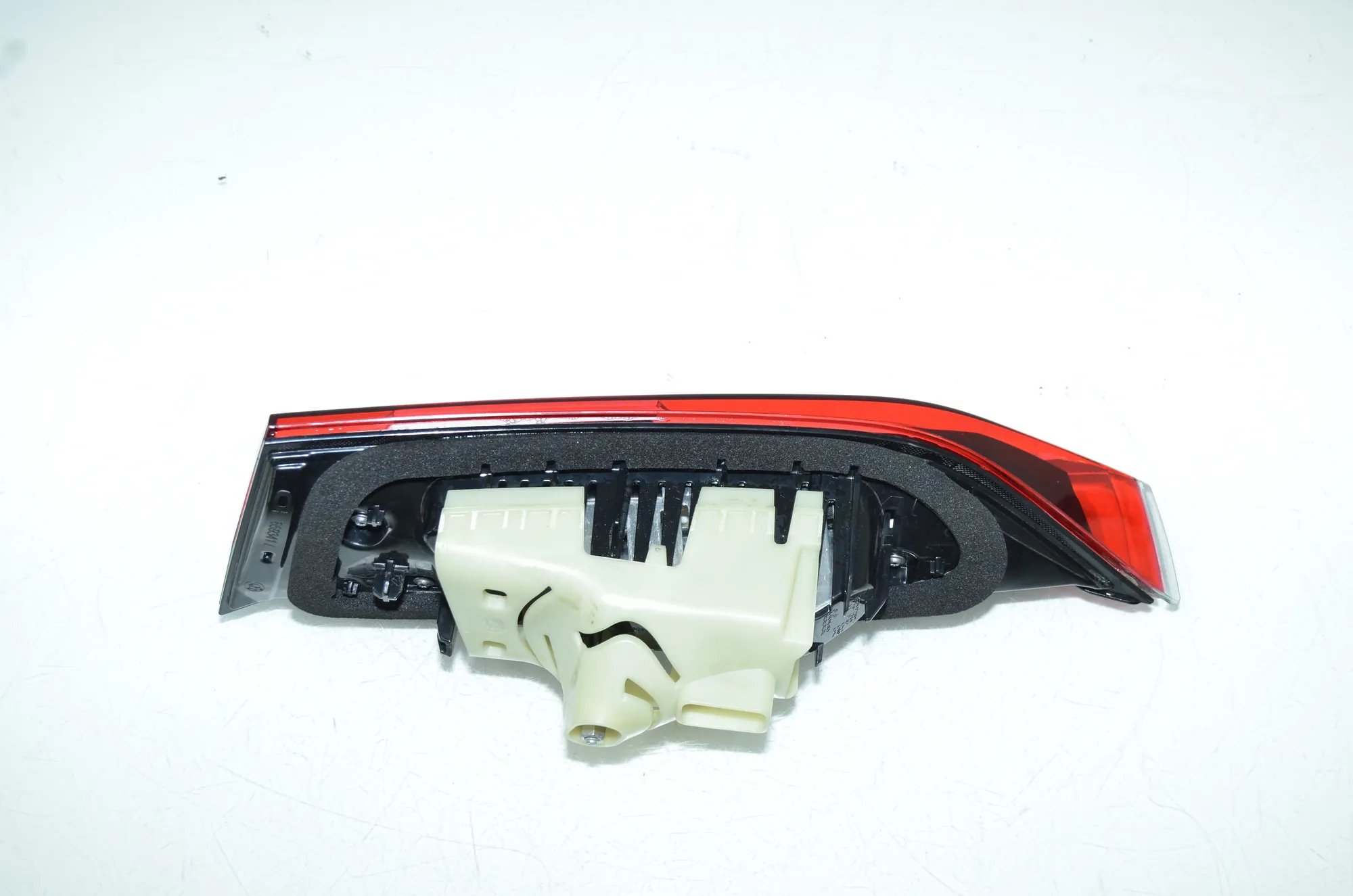 Left Side Tailgate Tail Light – OEM 7477607 · BMW i4 (G26) BMW i4 (G26) M50 2022 – 3
