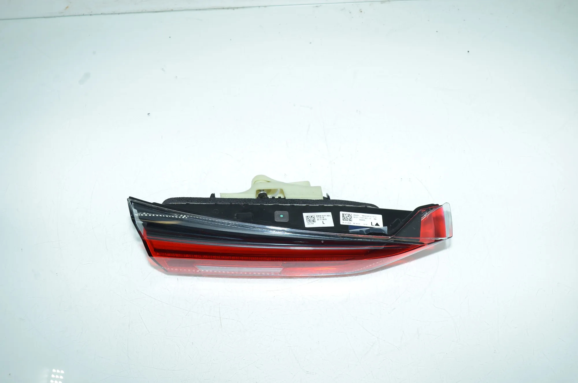 Left Side Tailgate Tail Light – OEM 7477607 · BMW i4 (G26) BMW i4 (G26) M50 2022 – 2