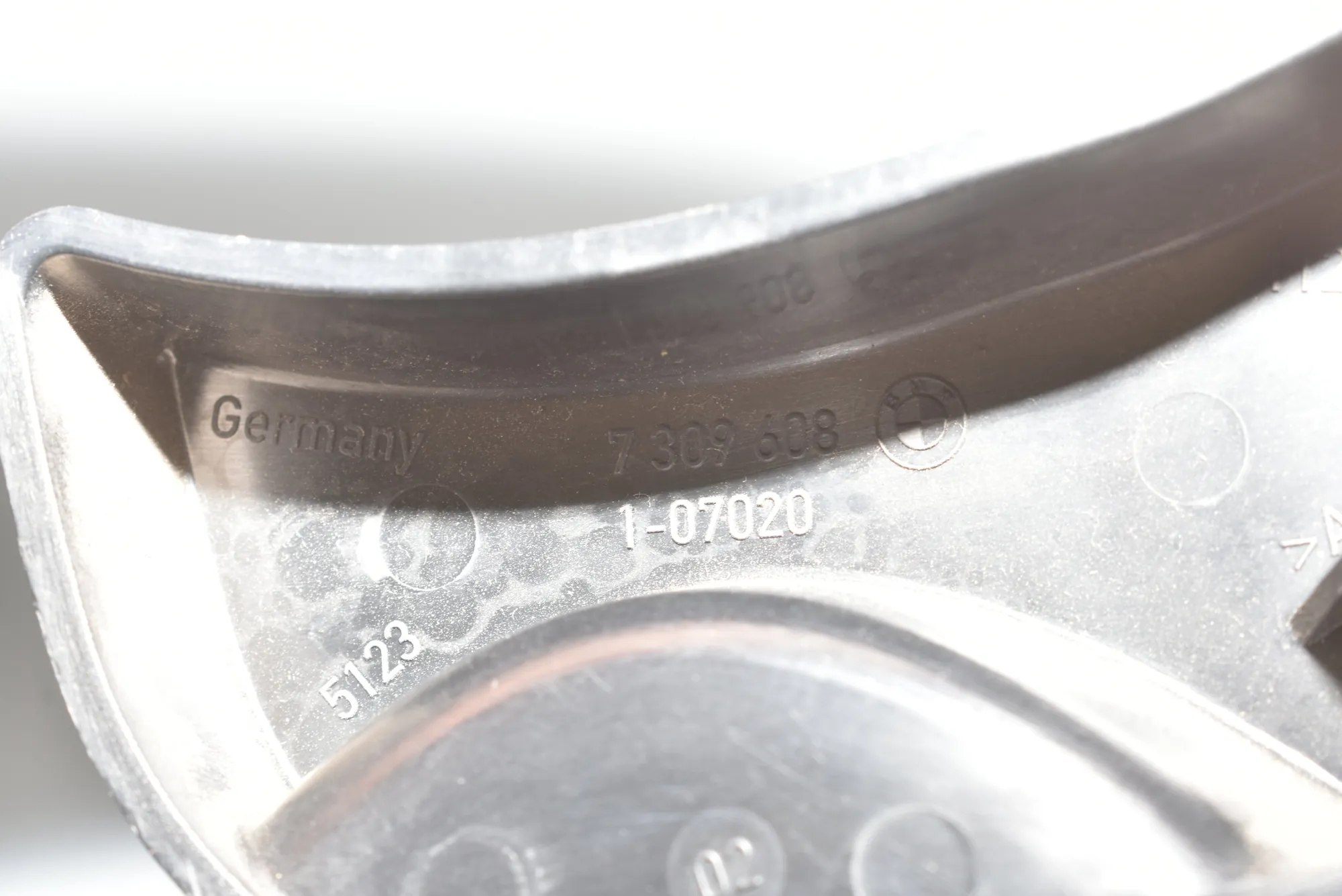 Bonnet Release Handle – OEM 51237309608 · BMW 3 (F30, F80) 320 d Efficient Dynamics 2012 – 4